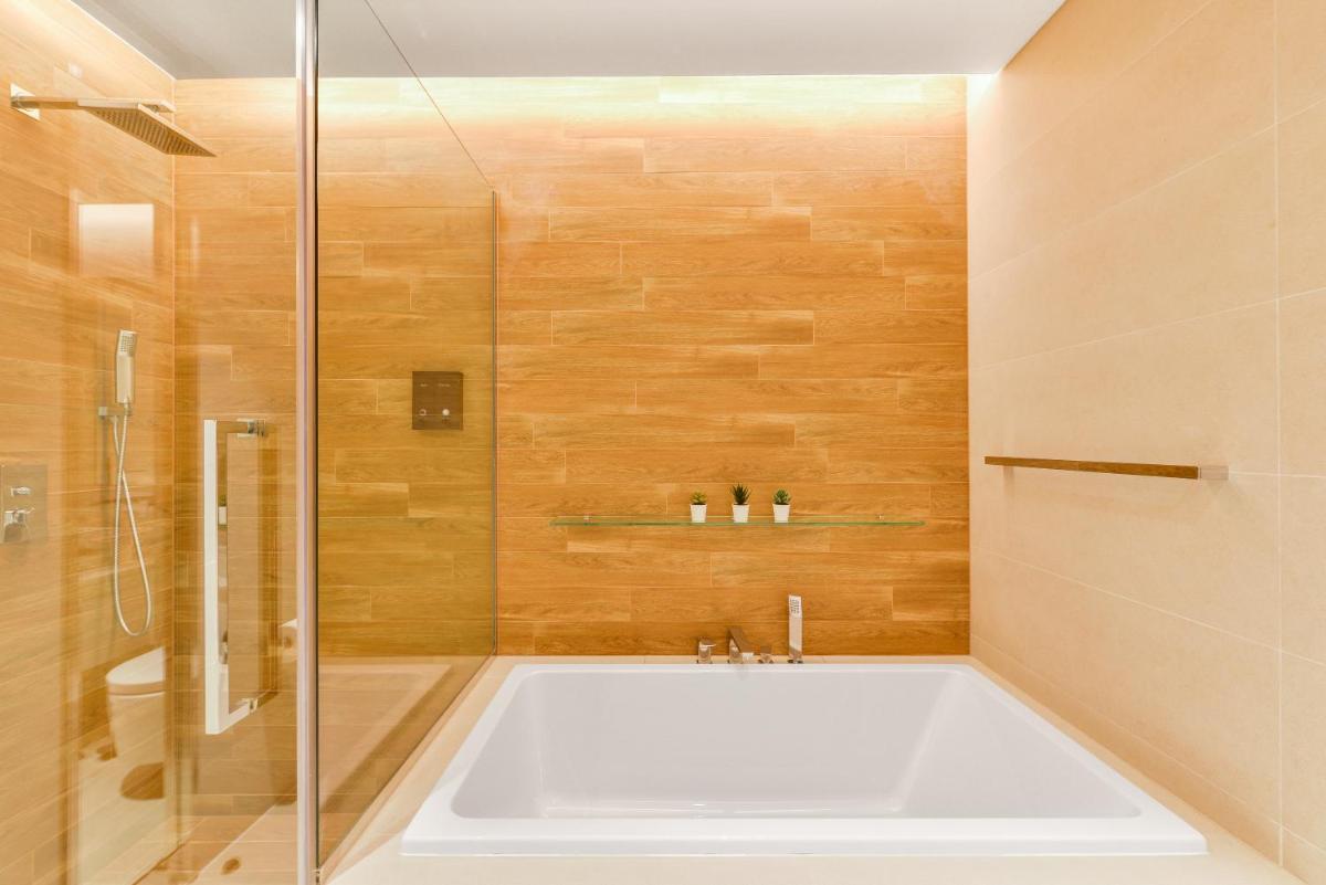 Elegant 2+1 BR with Fantastic Views of Ain Dubai