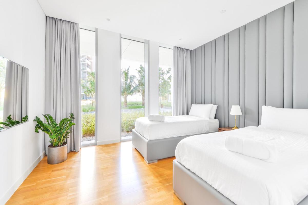 Elegant 2+1 BR with Fantastic Views of Ain Dubai