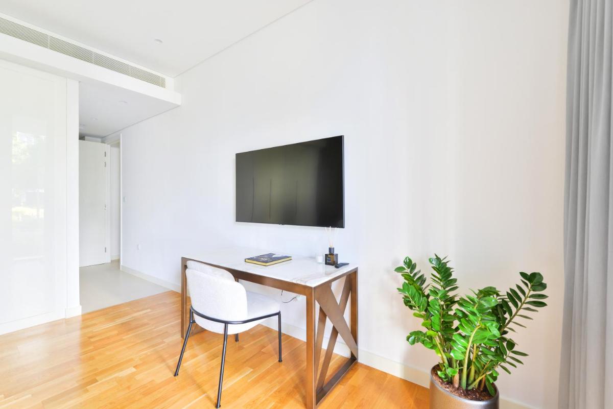 Elegant 2+1 BR with Fantastic Views of Ain Dubai