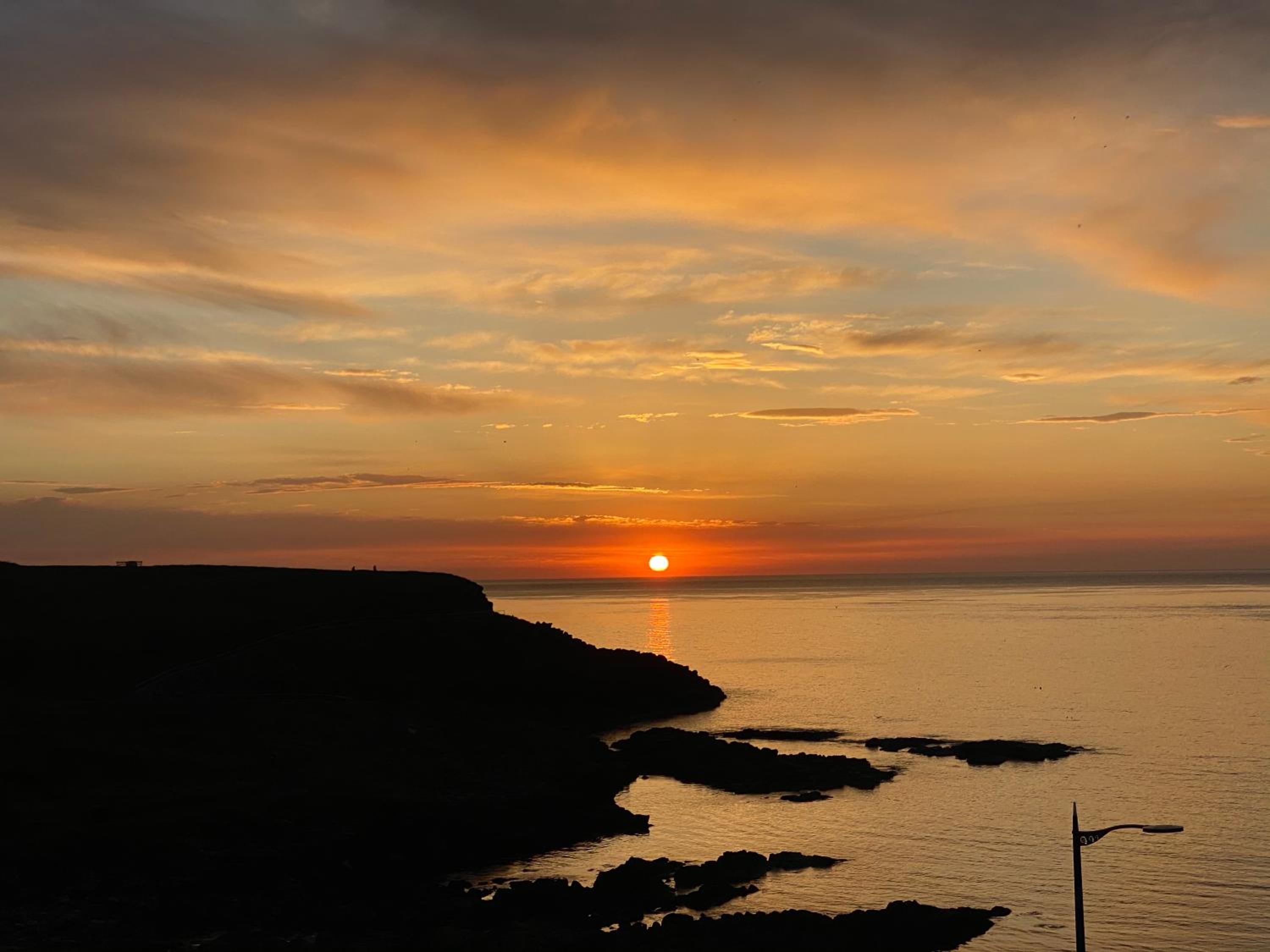 The North Cove, 20m to the Sea, Modern Studio Apartment view 4