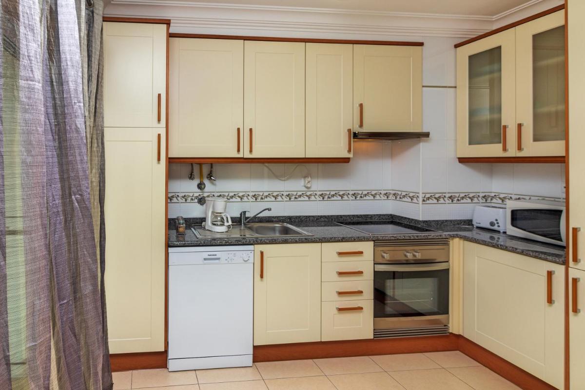 Apartment with balcony near beach and city center view 3