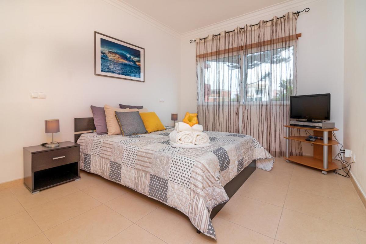 Apartment with balcony near beach and city center view 4