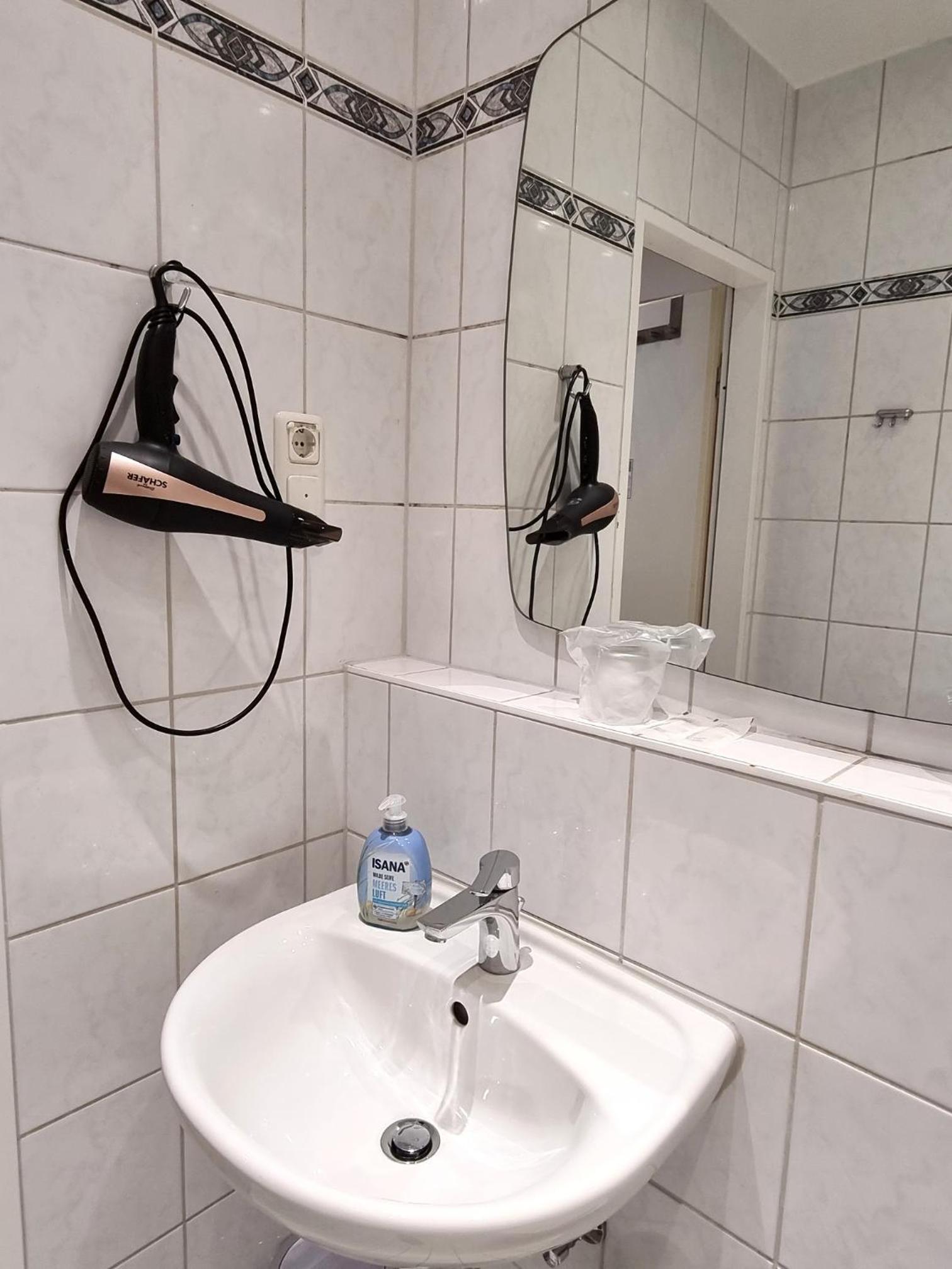 Adler Hotel Frankfurt - Property Image 1