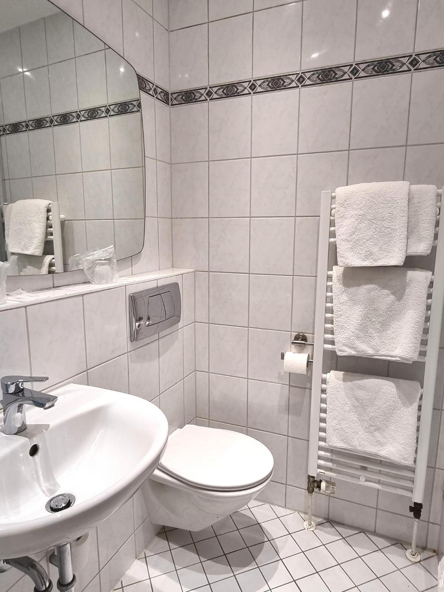 Adler Hotel Frankfurt - Property Image 11