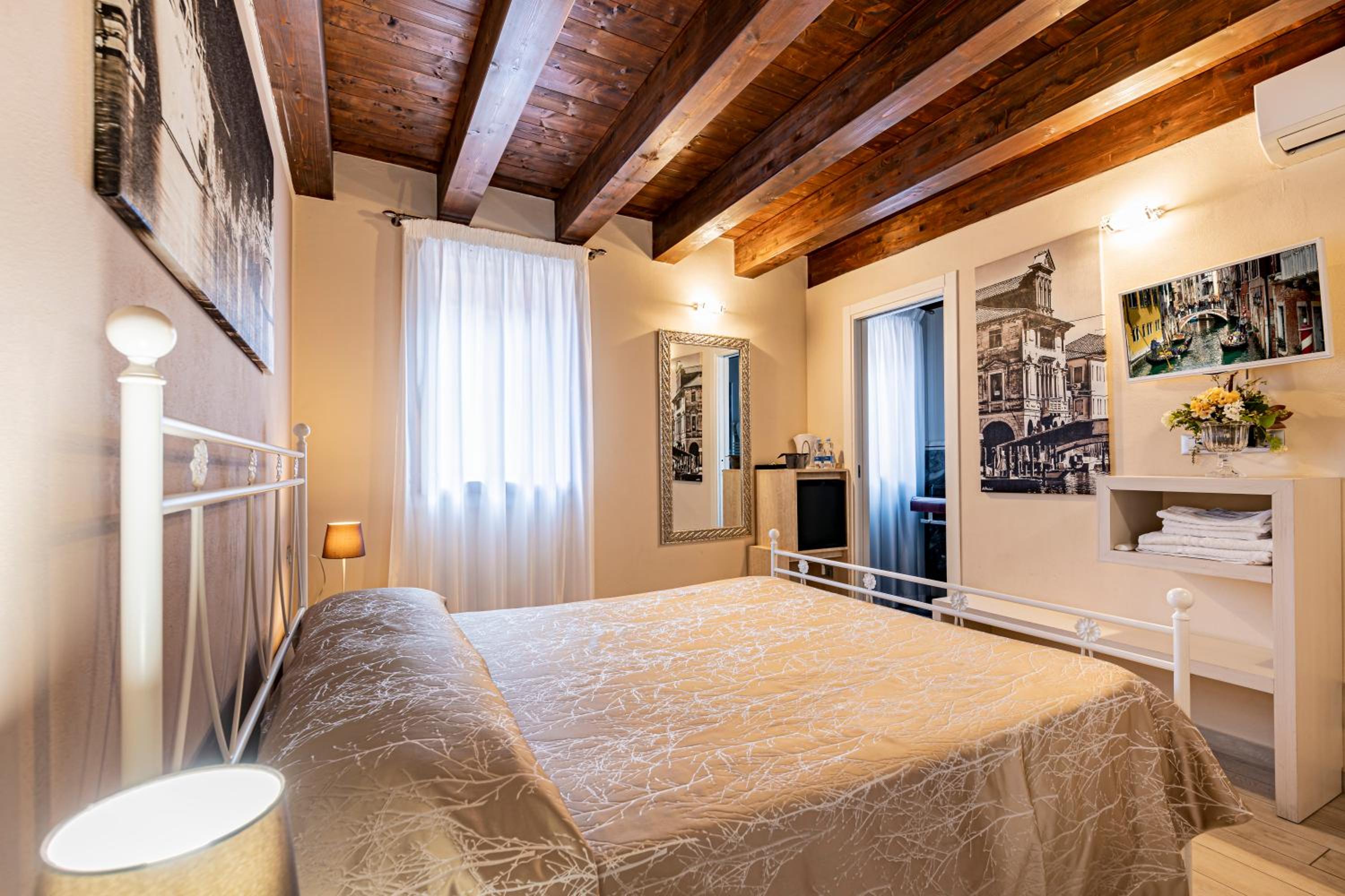 Piccola Venezia Room