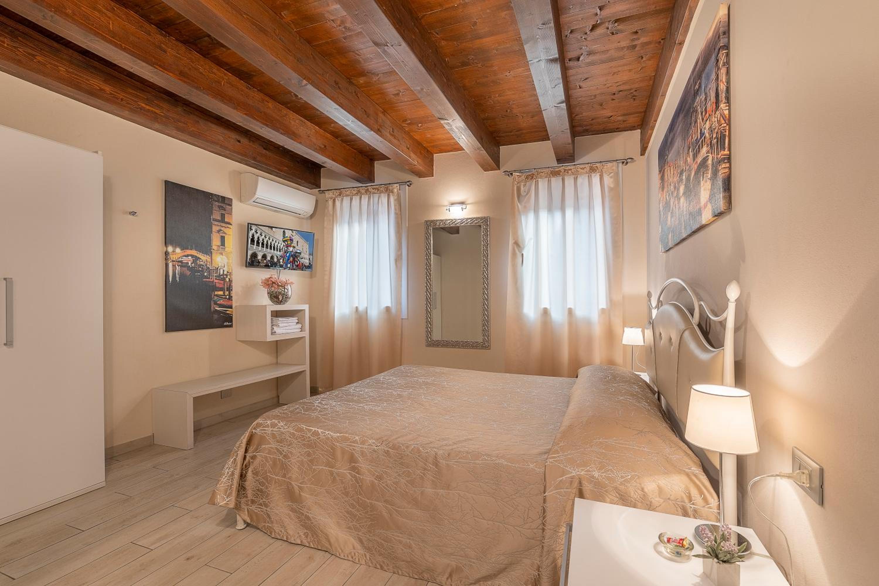 Piccola Venezia Room
