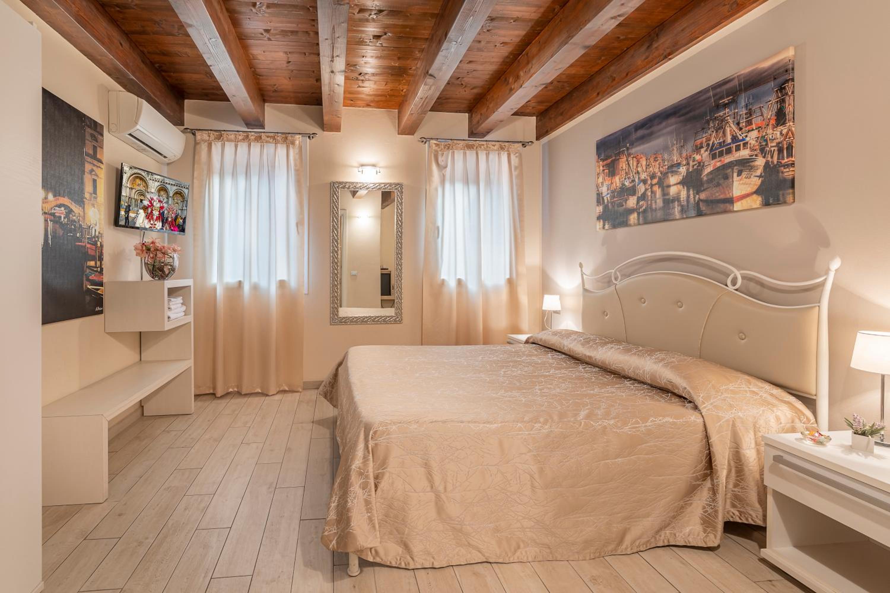 Piccola Venezia Room