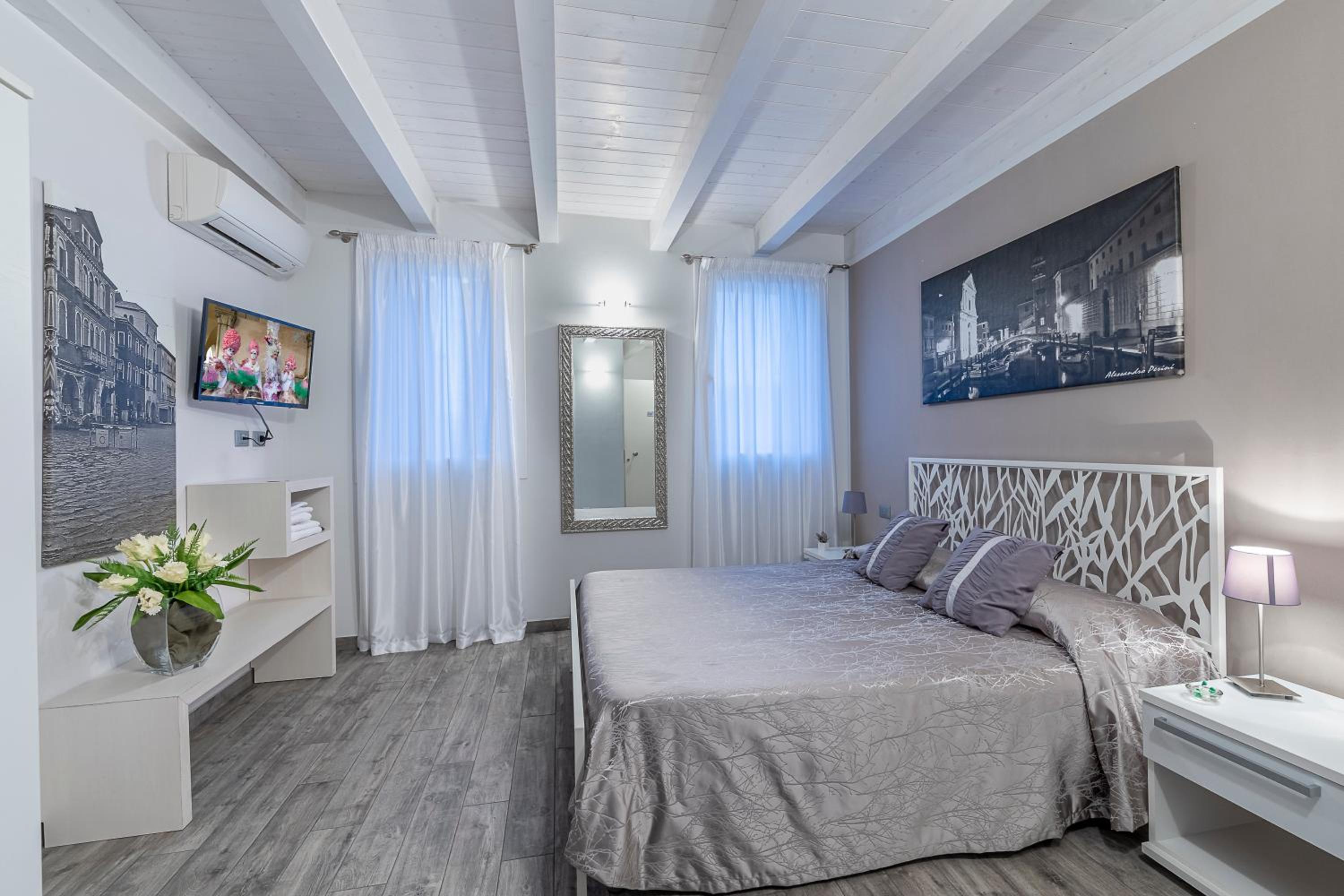 Piccola Venezia Room