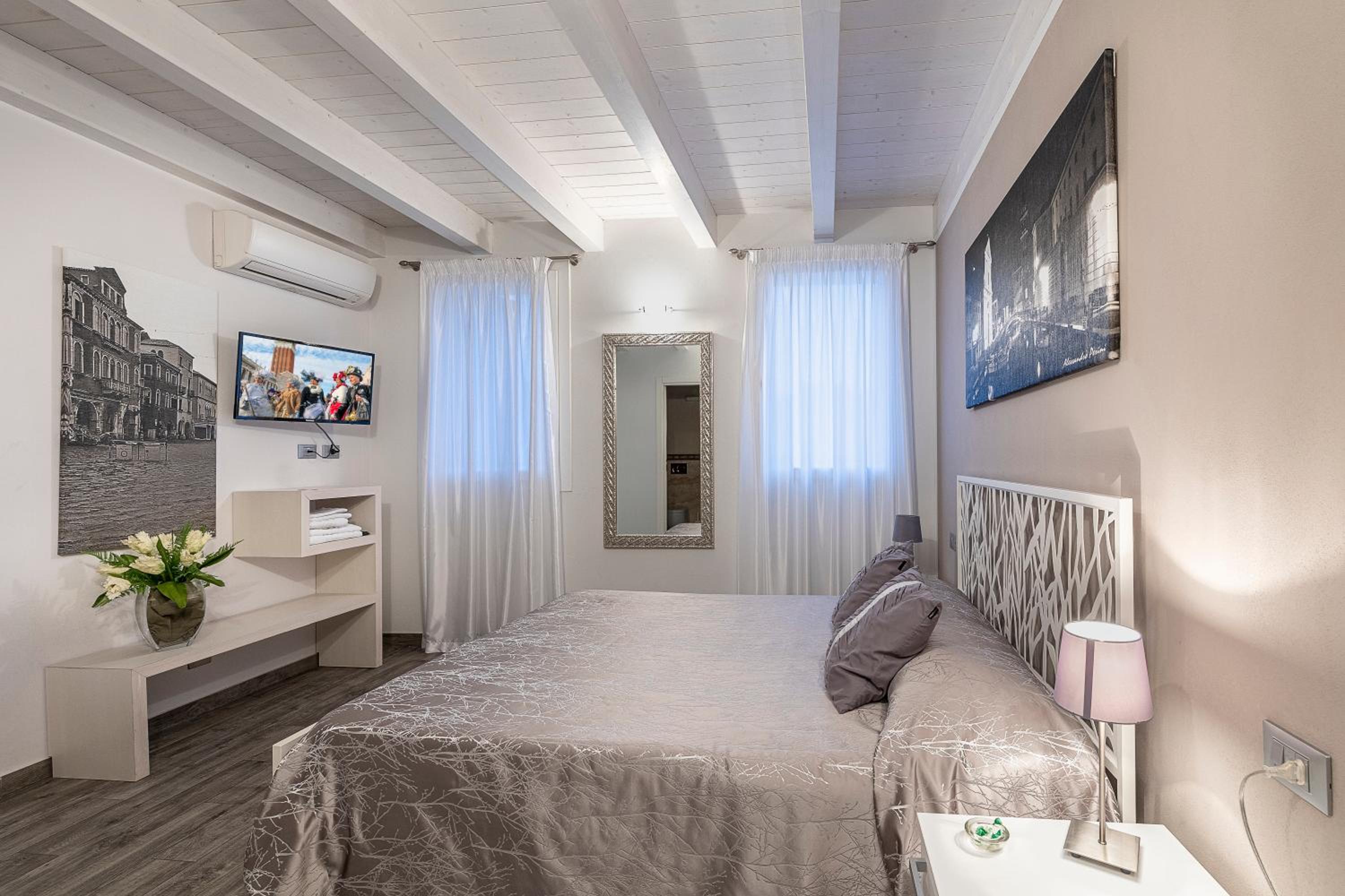 Piccola Venezia Room
