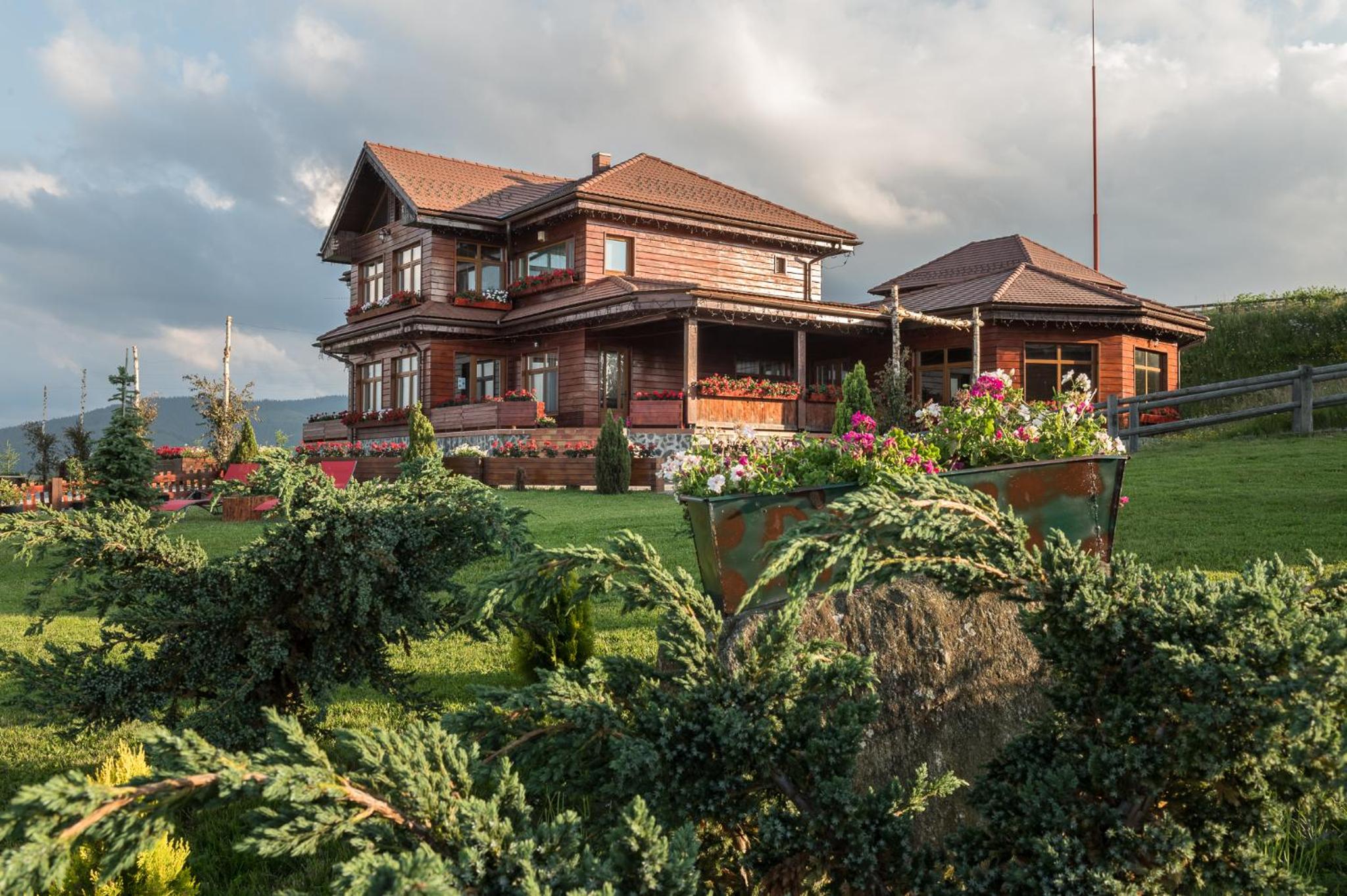 Pensiunea Turistică Vălari view 2