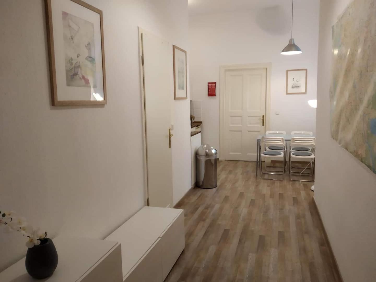 Central 2 bedroom flat for families & calm guests