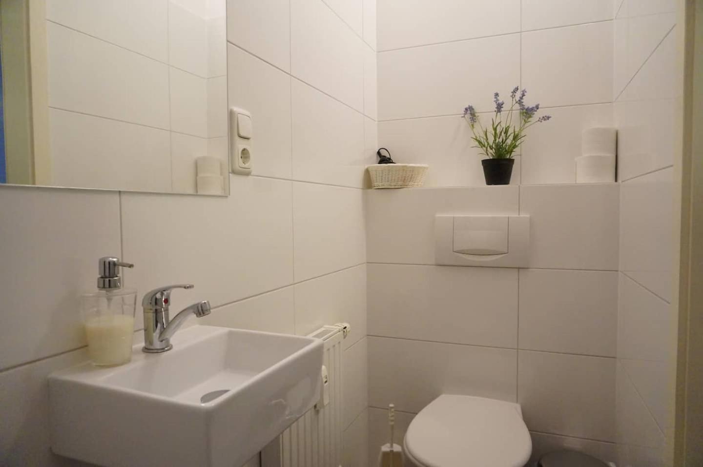 Central 2 bedroom flat for families & calm guests