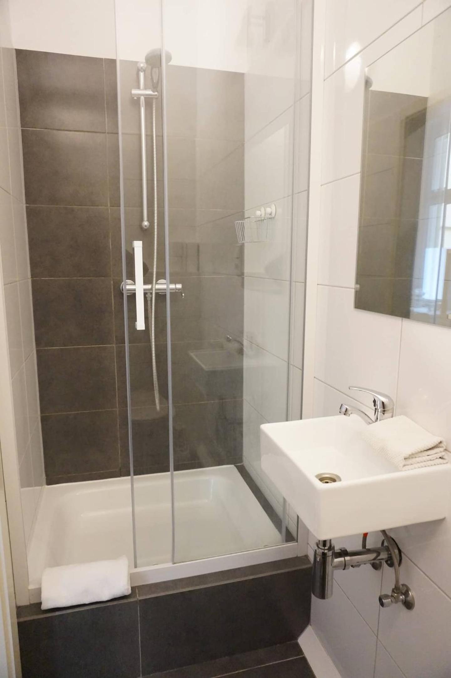 Central 2 bedroom flat for families & calm guests