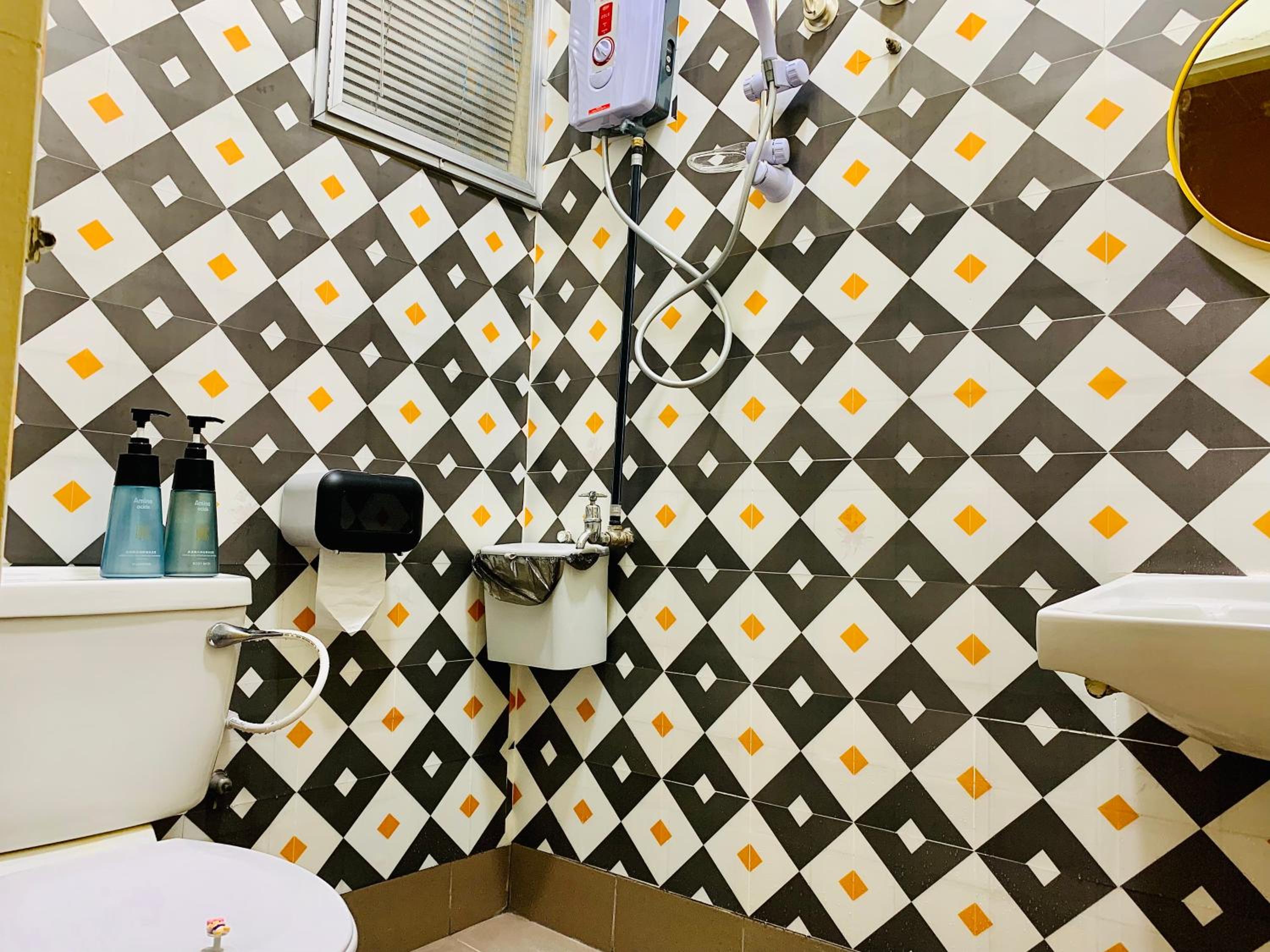 A Meter Sun(Newly Refurbished)全新装修.家具，市中心附近。 photo 7