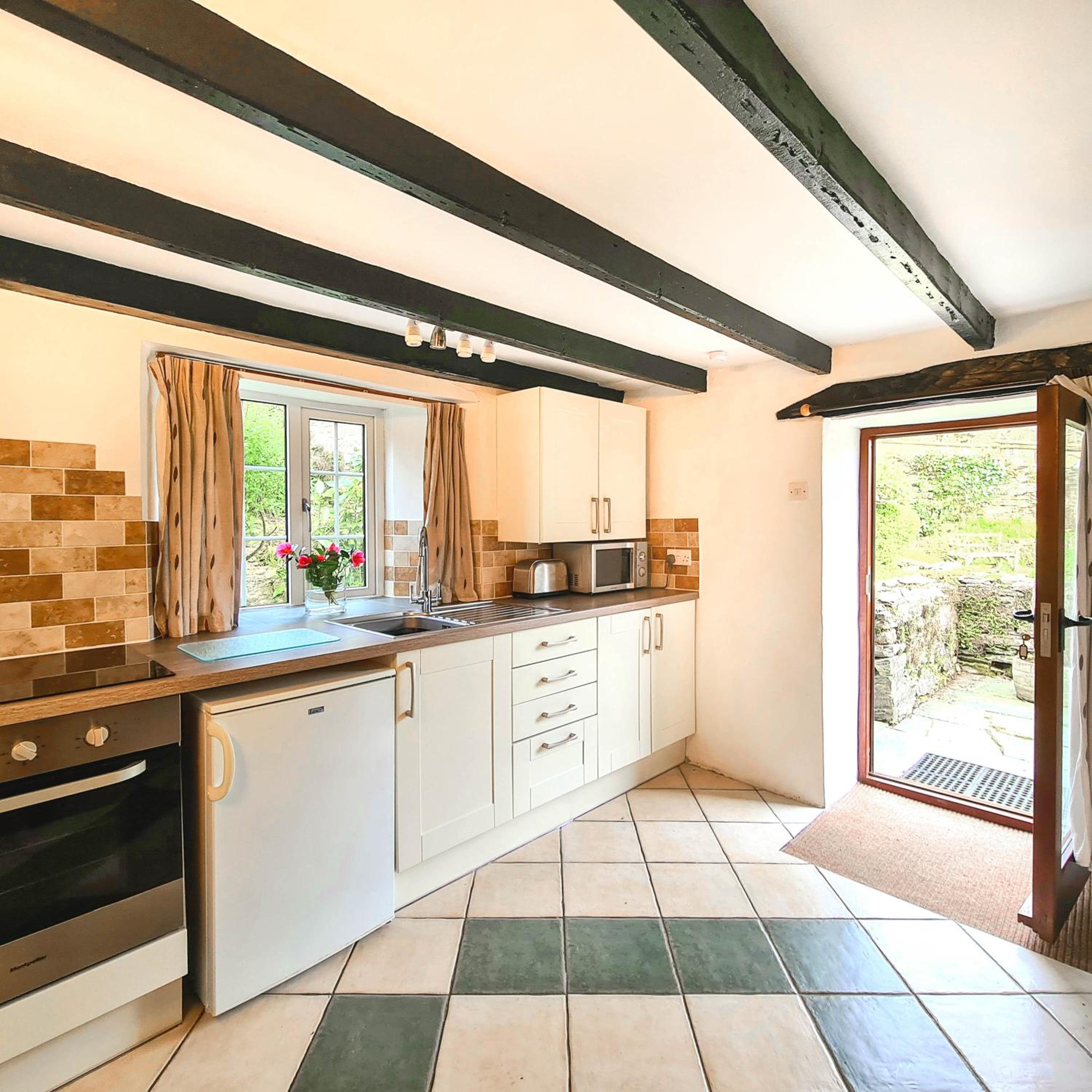 Ta Mill Cottages & Lodges - Pump Cottage view 3