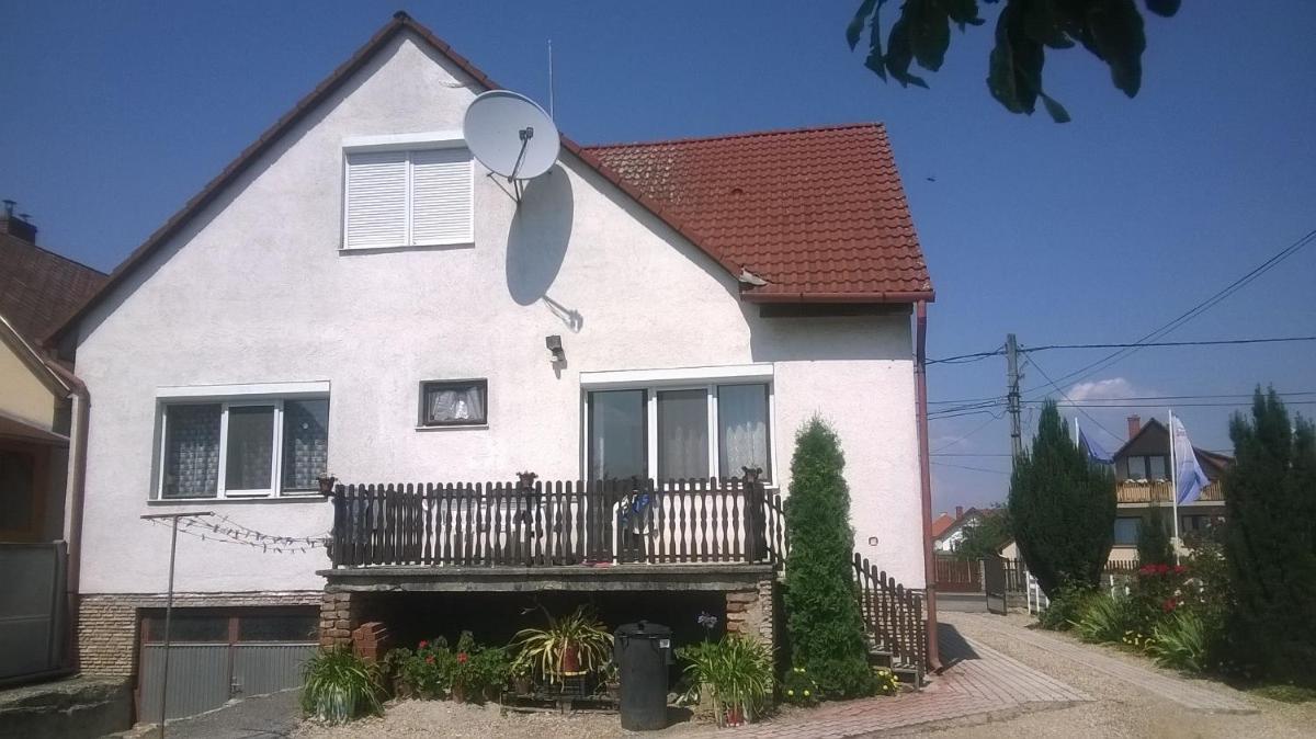 Póczáné Vendégszobái view 2