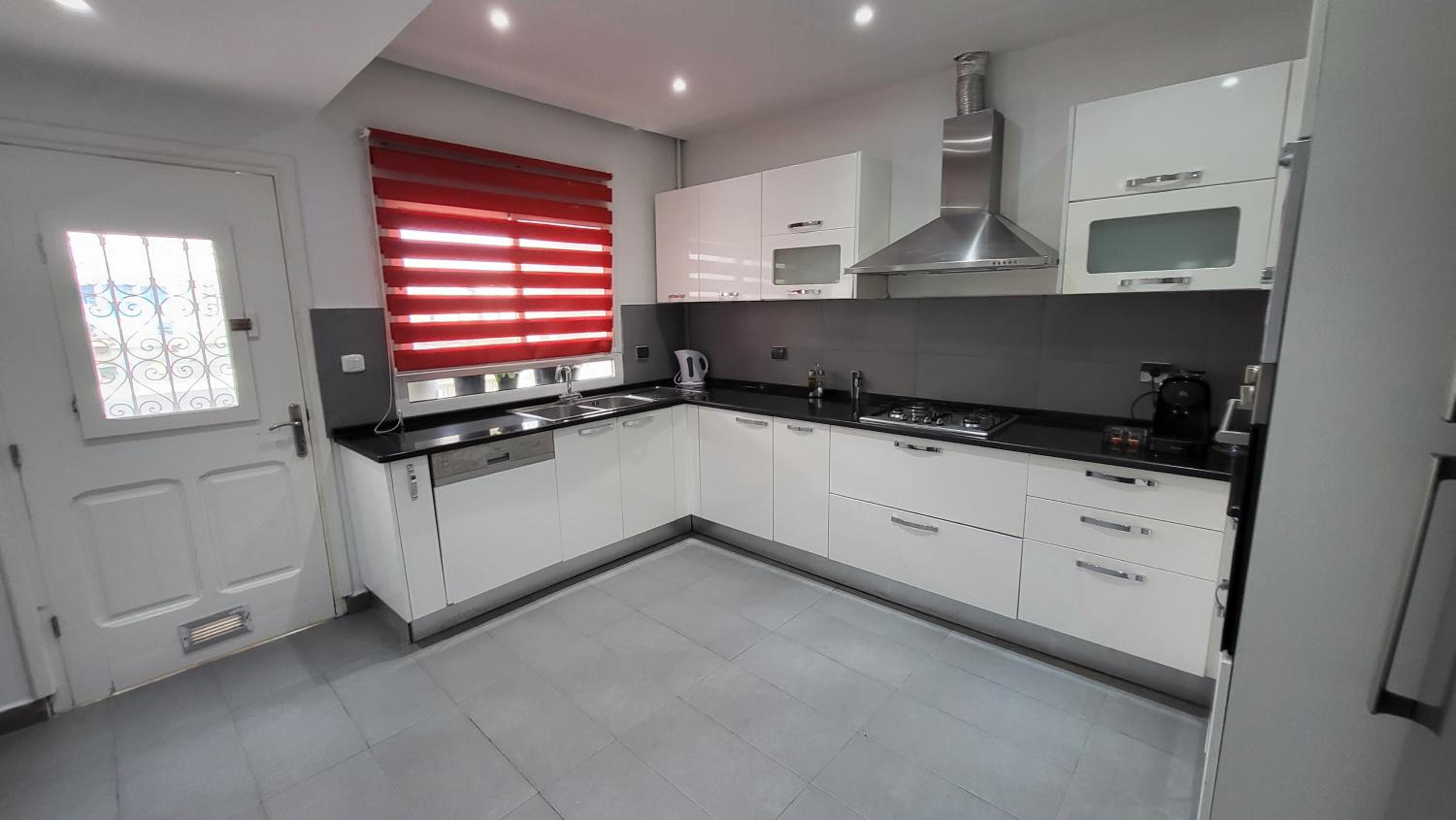 The Perfect Flat Sea side central luxurious view 2