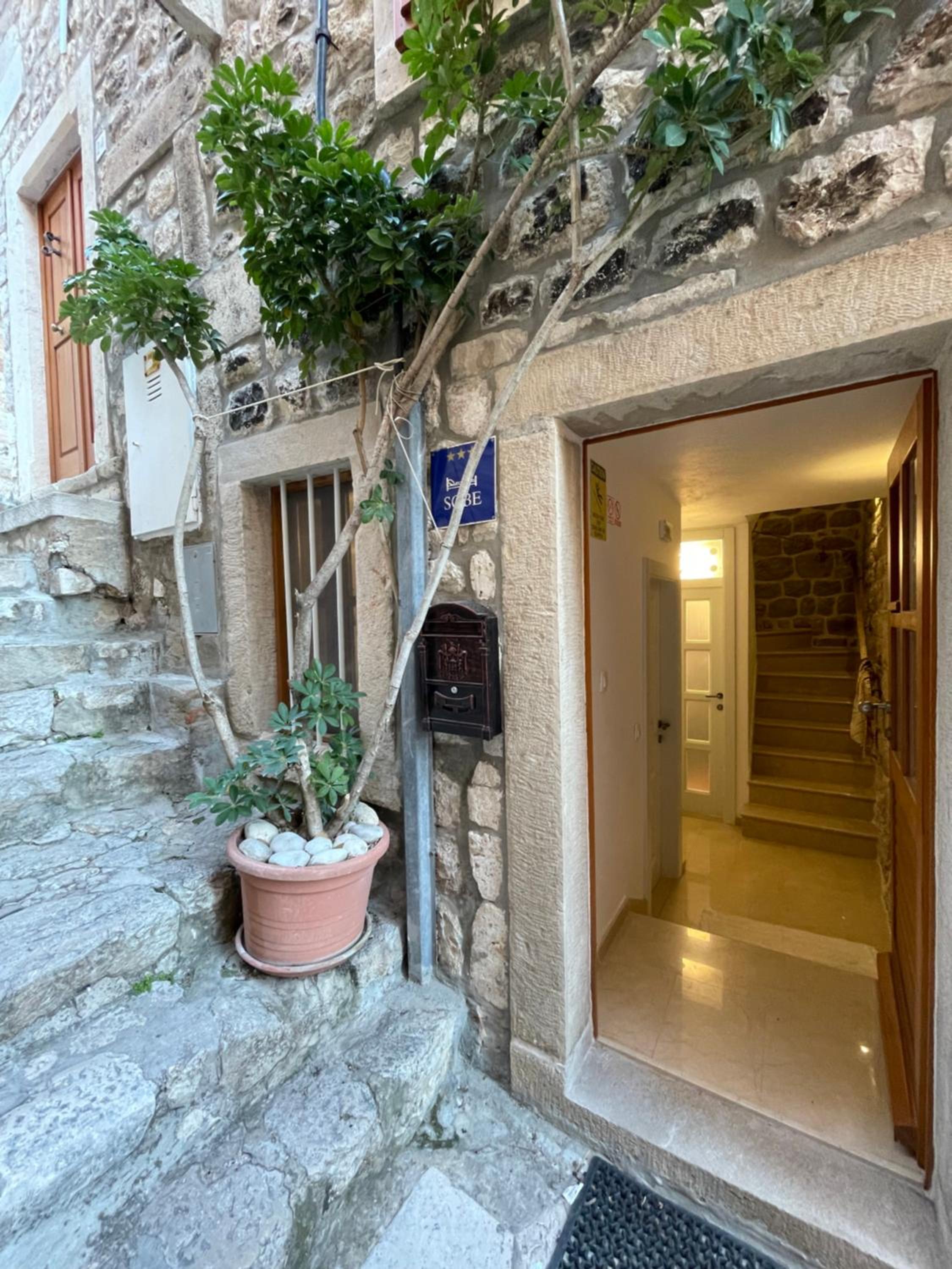 Dubrovnik Throne Suite II.