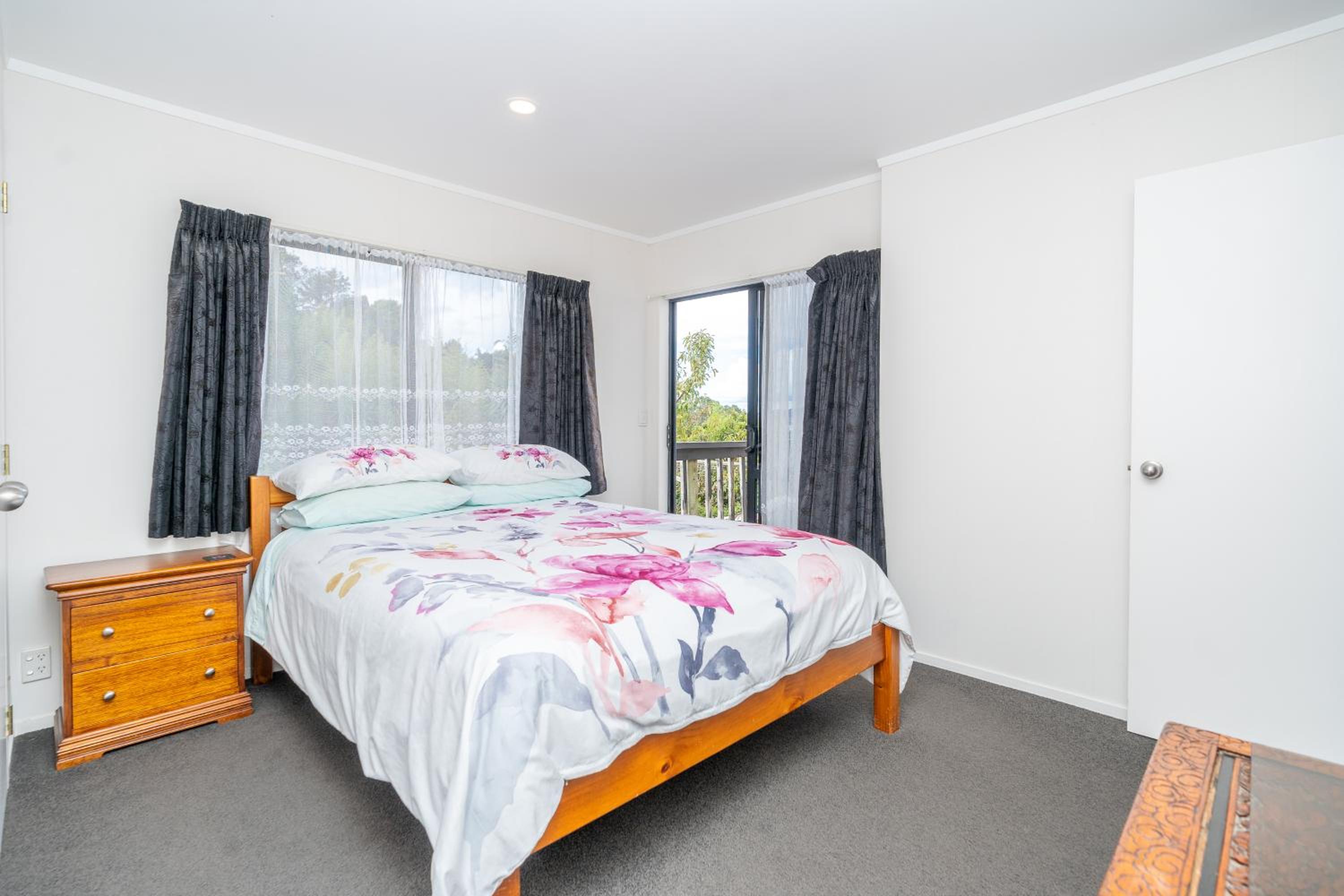 Comfy Raglan Base - Walk to Beach and Village - Roberts St - Family Home Upstairs view 2