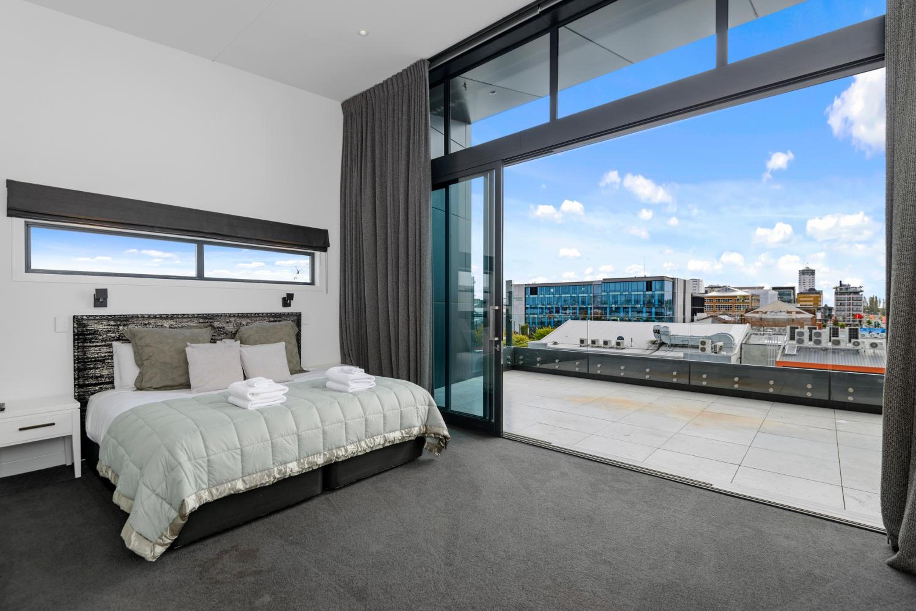 Penthouse in the City view 4