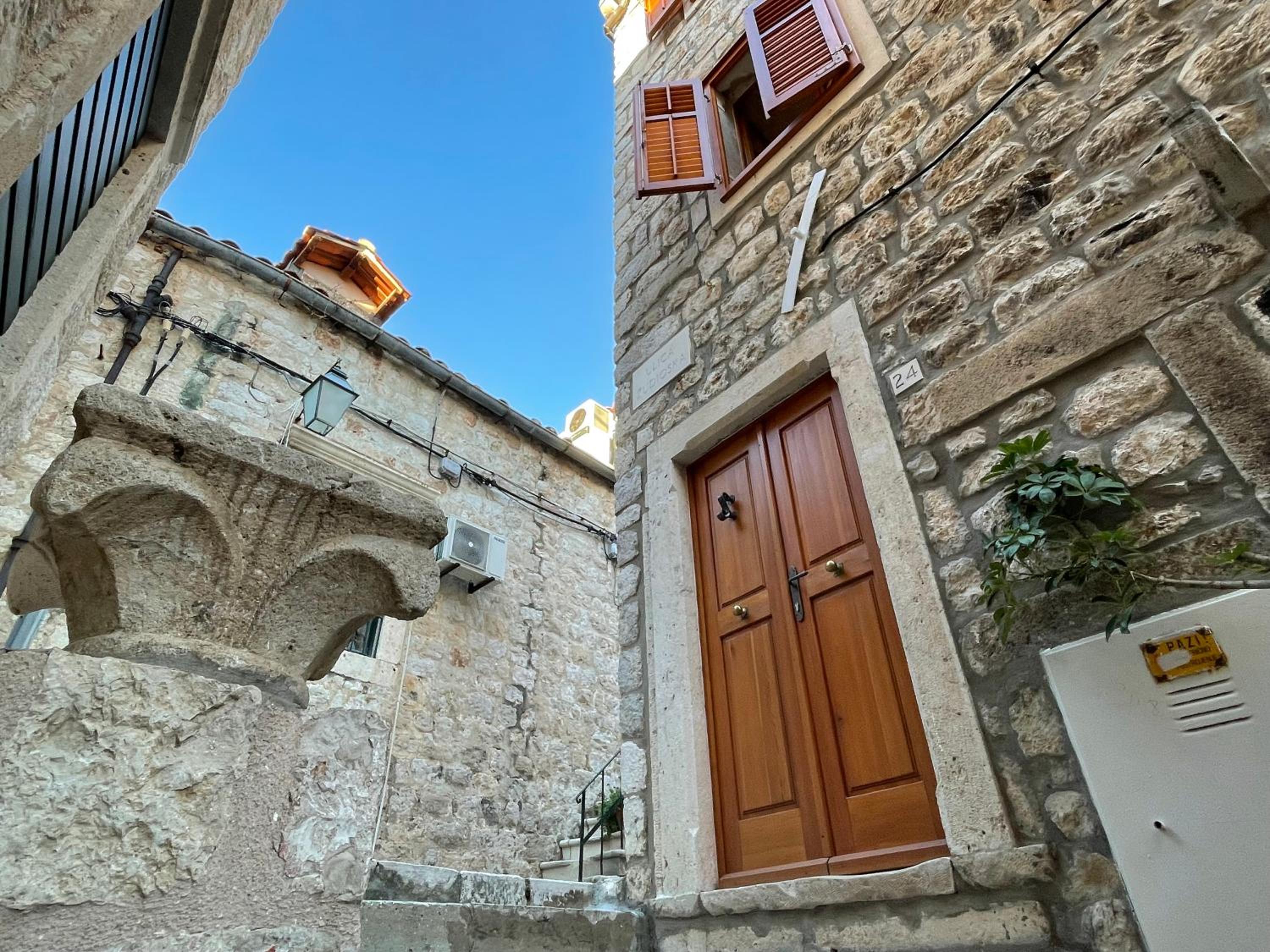 Dubrovnik Throne Suite III.