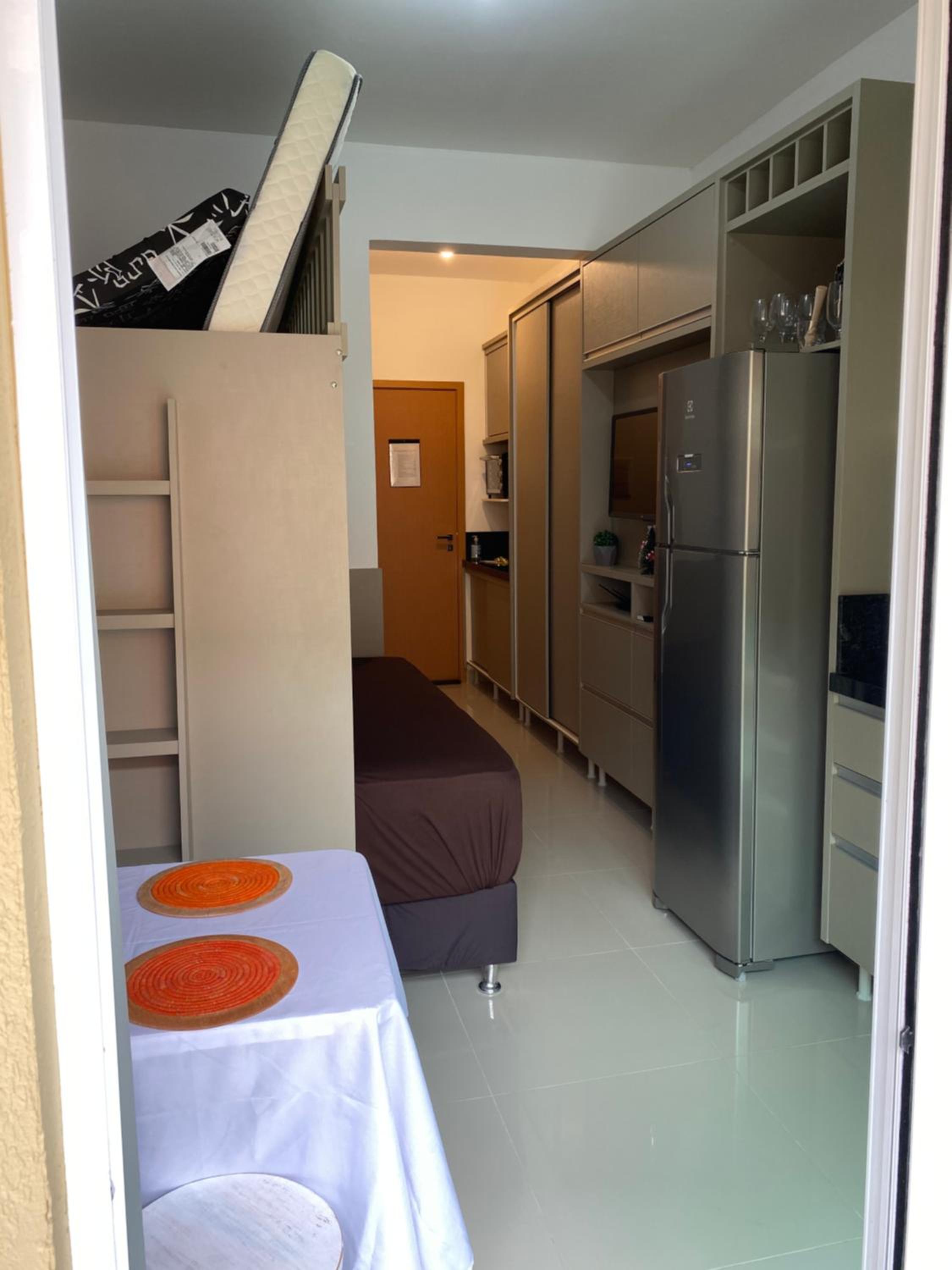 Lindo Studio Matinhos Prédio na beira mar.