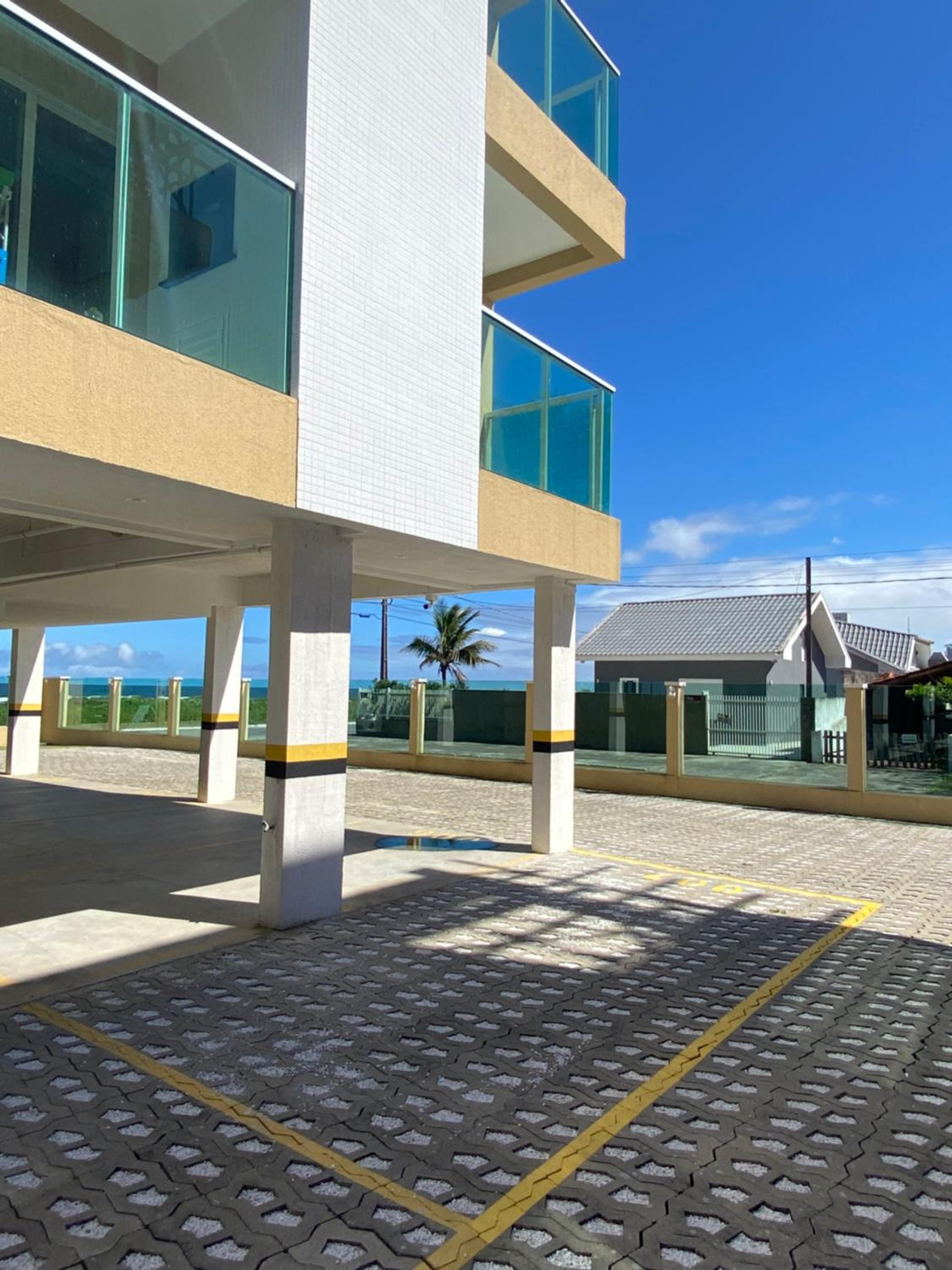 Lindo Studio Matinhos Prédio na beira mar.