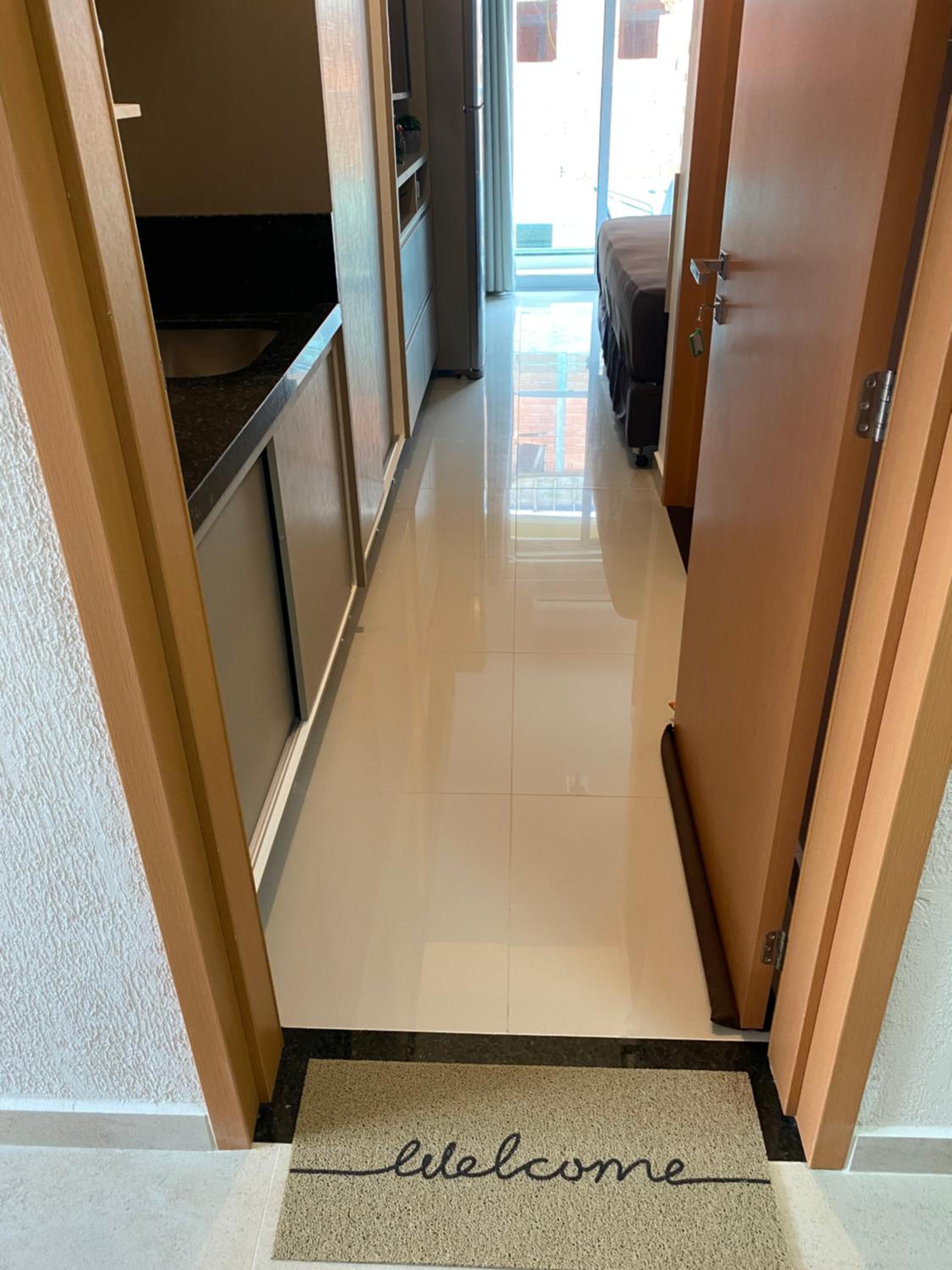Lindo Studio Matinhos Prédio na beira mar.