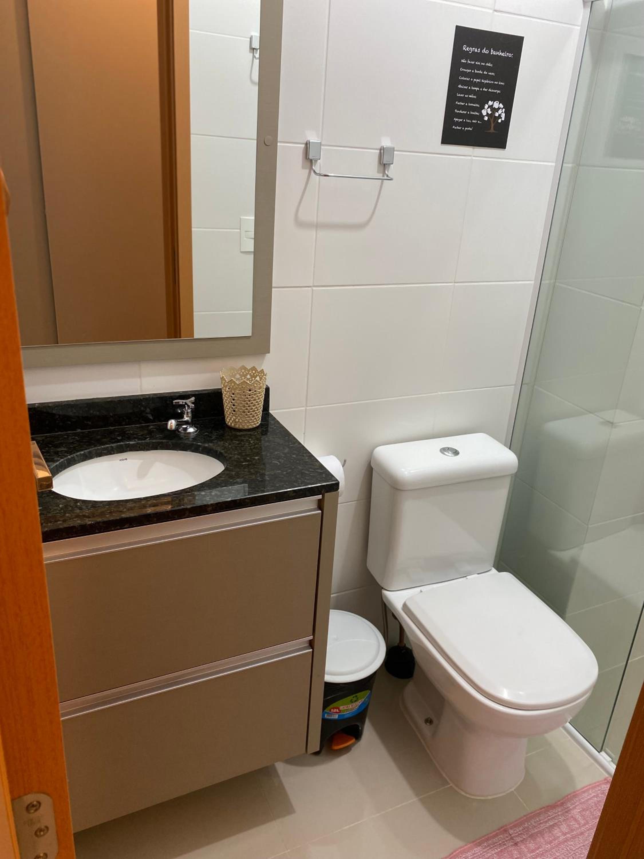 Lindo Studio Matinhos Prédio na beira mar.