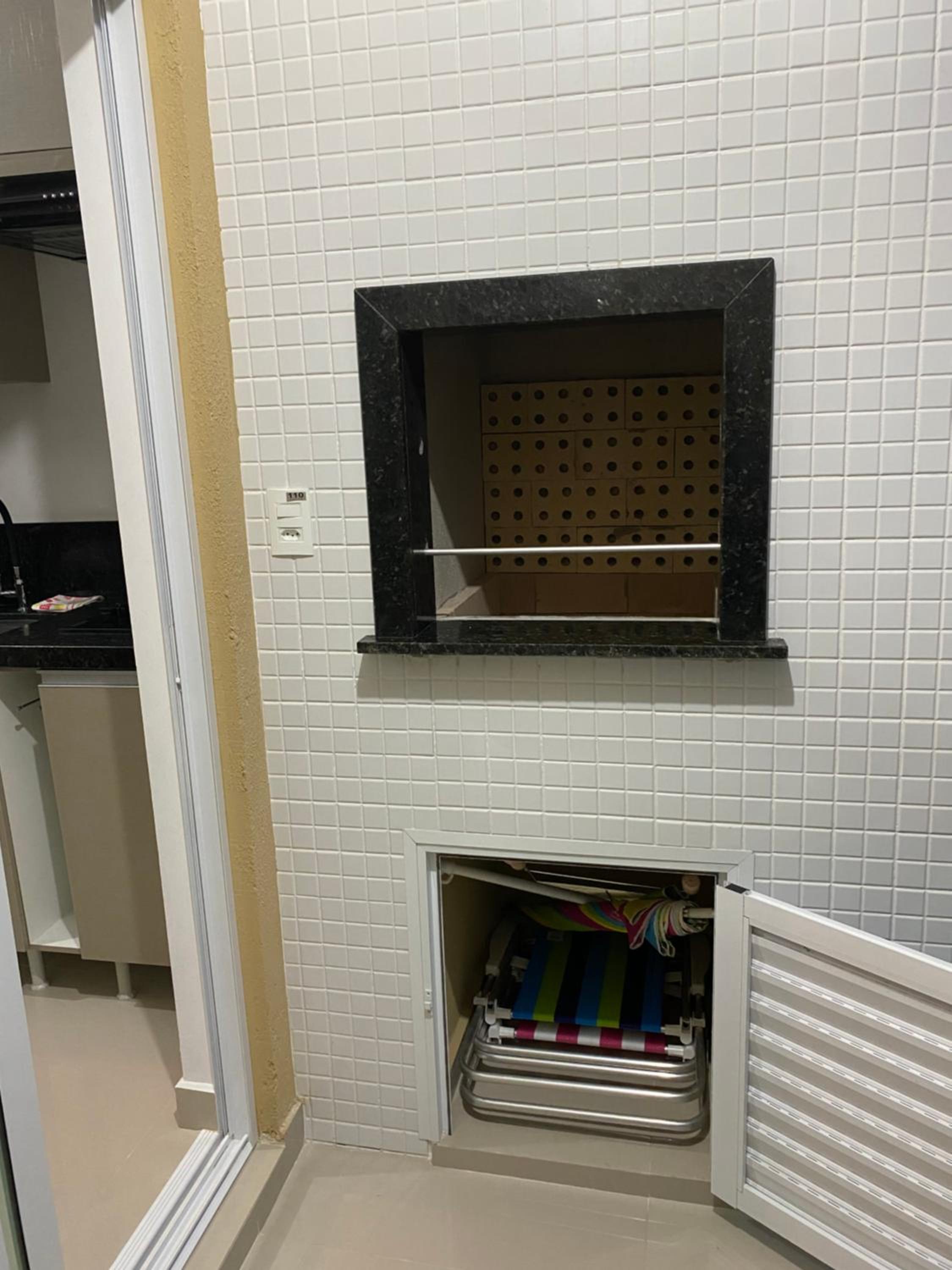 Lindo Studio Matinhos Prédio na beira mar.