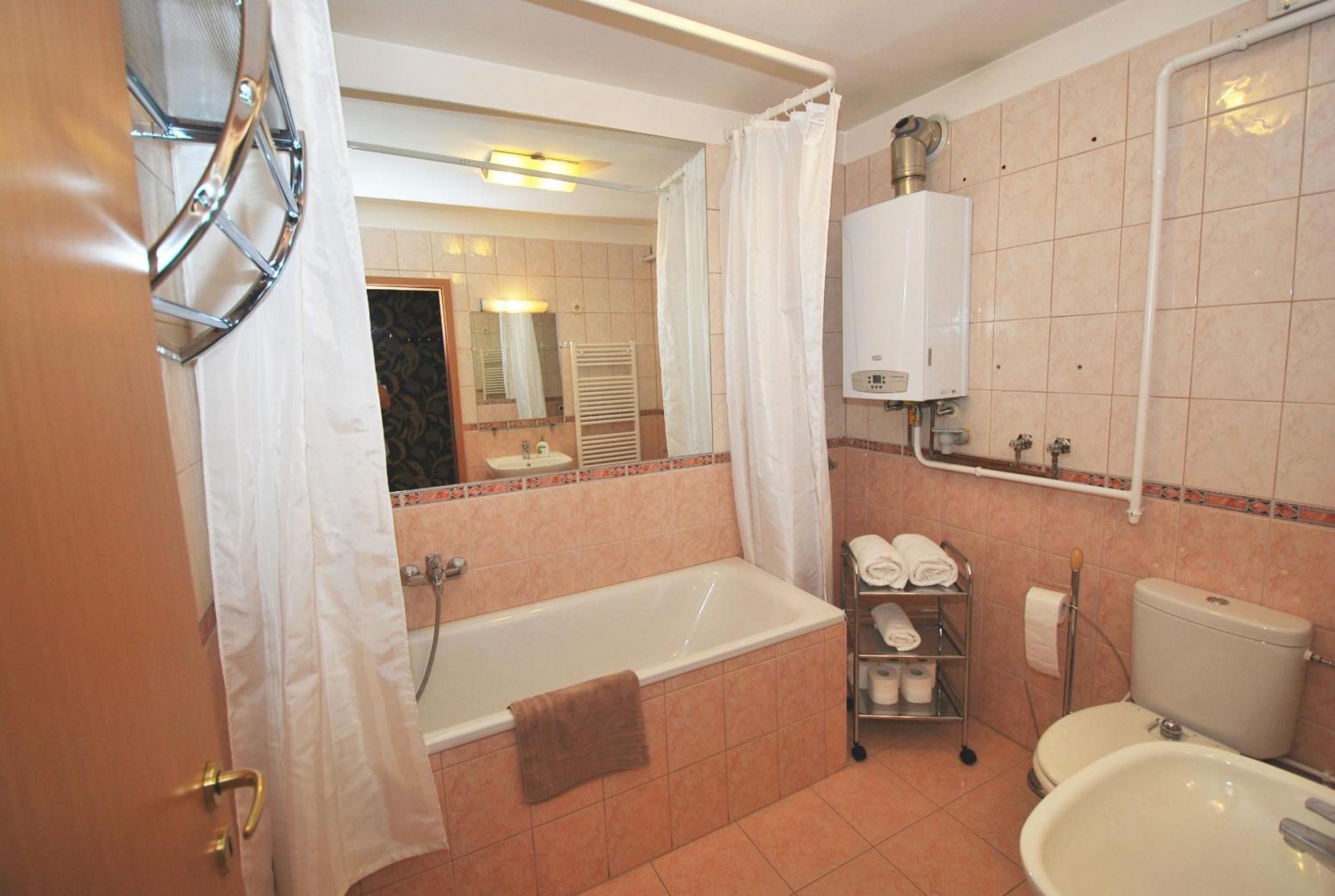 Arpad Bridge Apartments