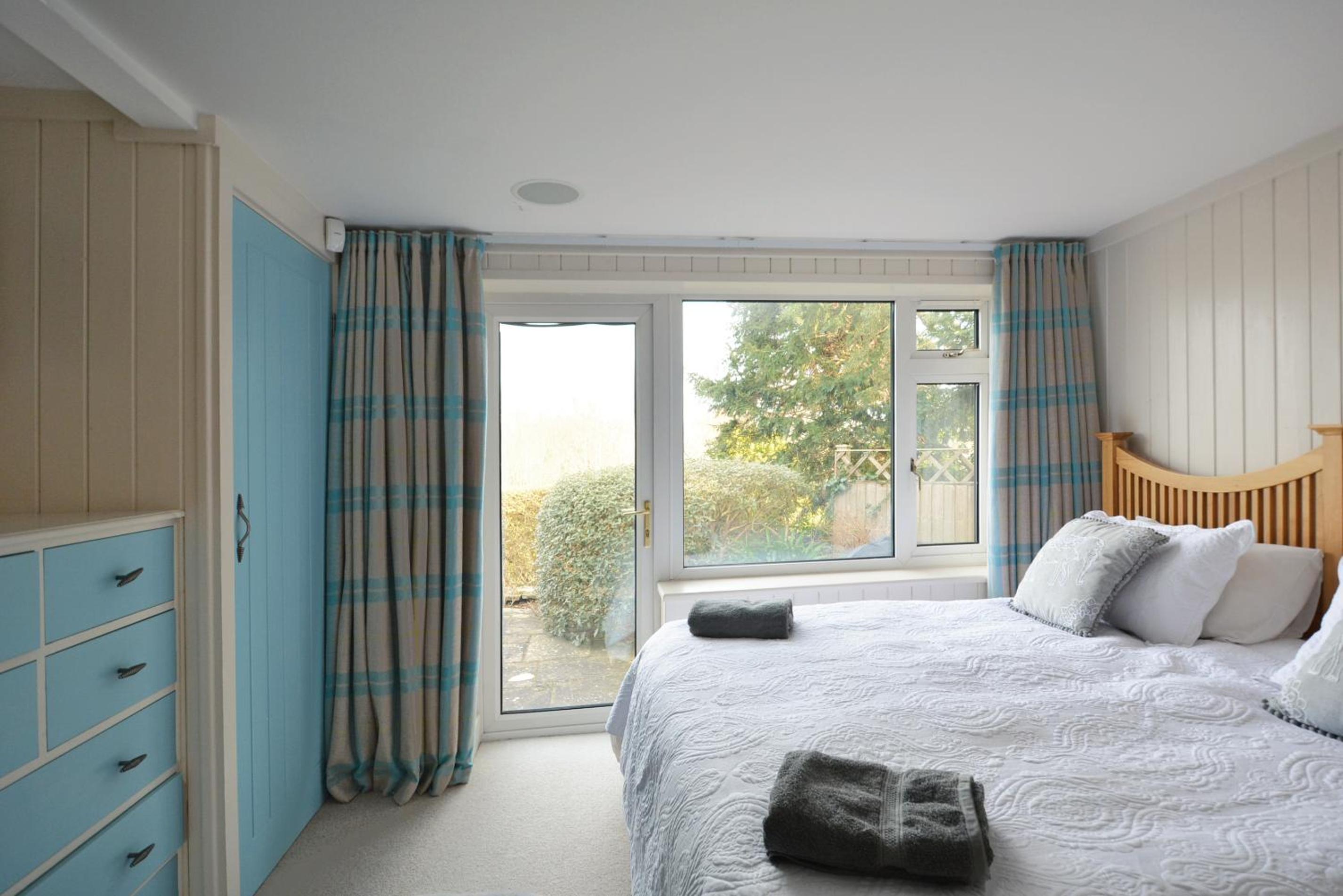 Penmorfa - Sublime Abersoch retreat with roof terrace, 80m from beach, great for surfing view 4