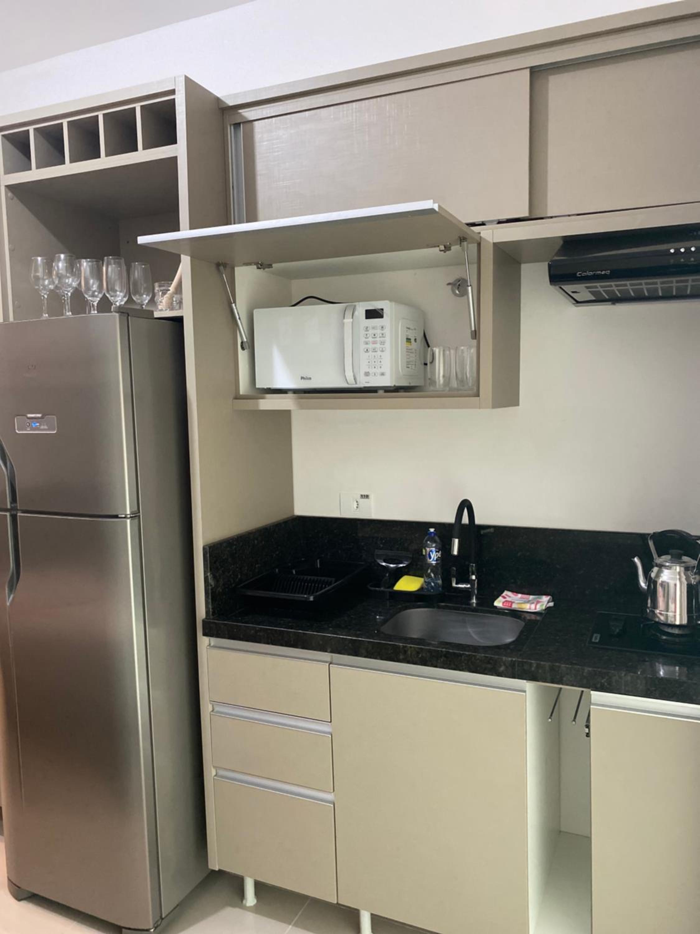 Lindo Studio Matinhos Prédio na beira mar.