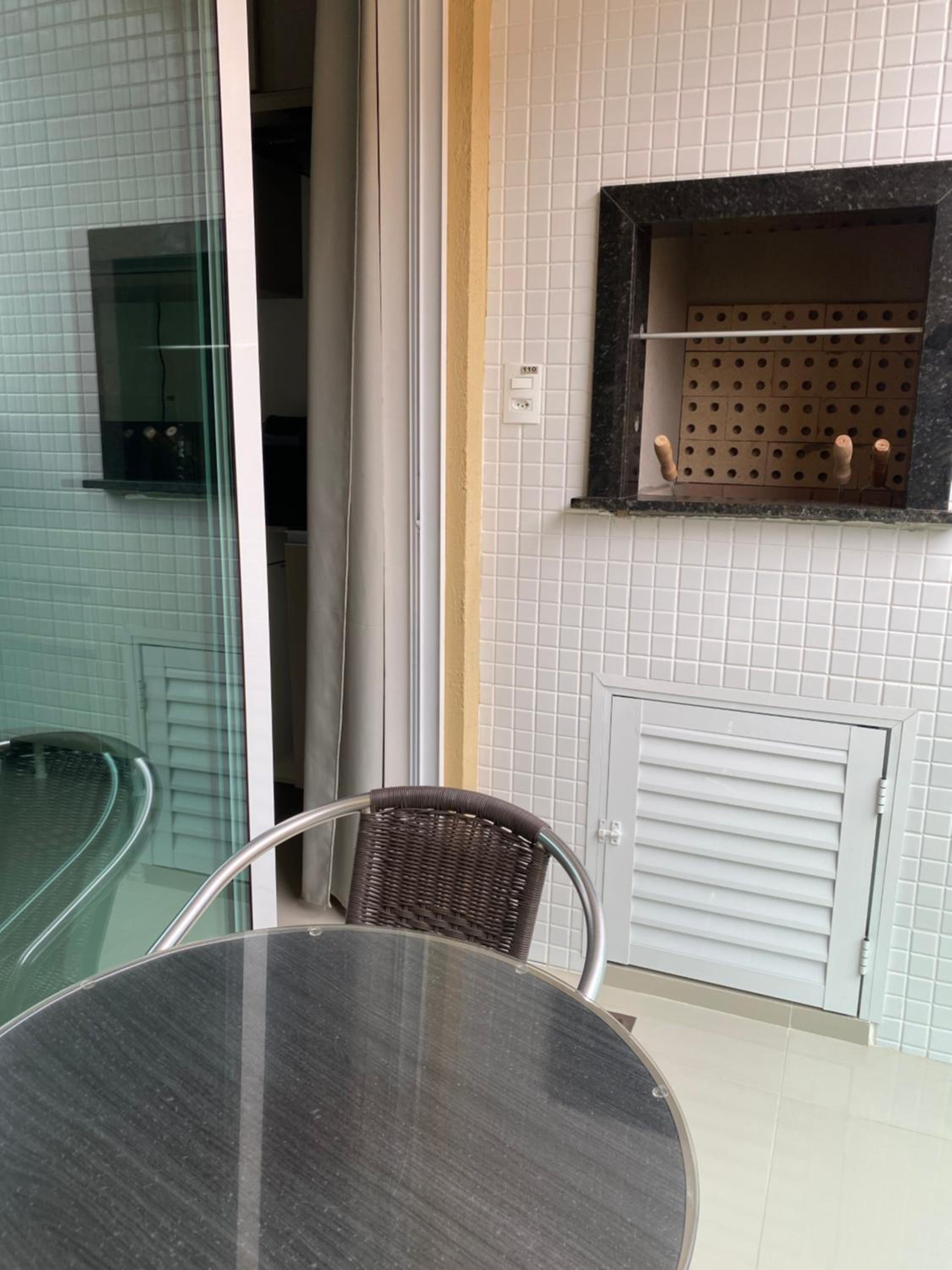 Lindo Studio Matinhos Prédio na beira mar.
