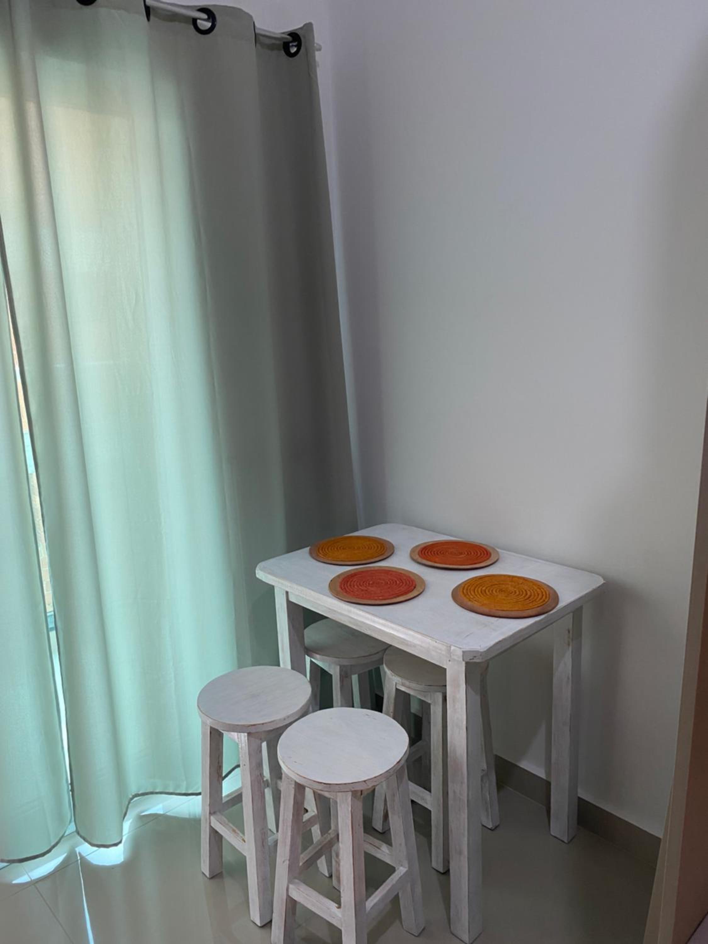 Lindo Studio Matinhos Prédio na beira mar.