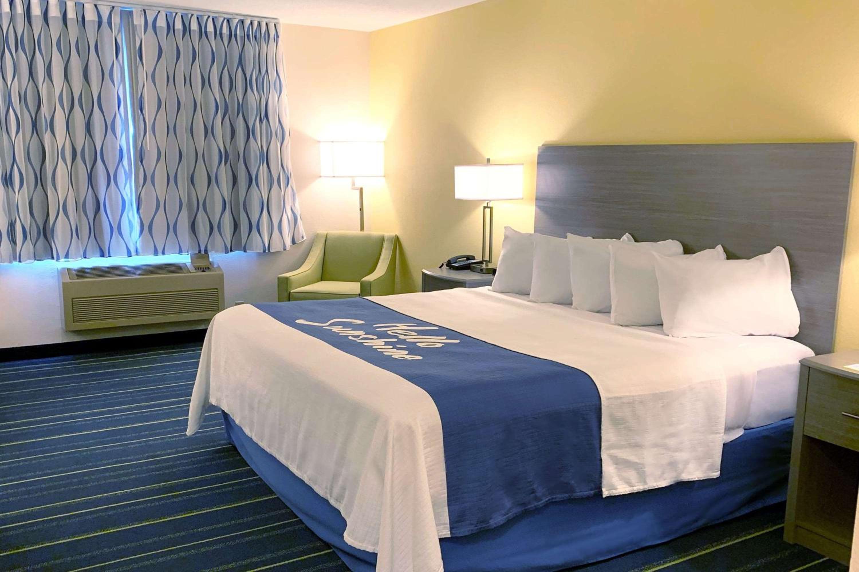 Days Inn by Wyndham Hinckley view 2
