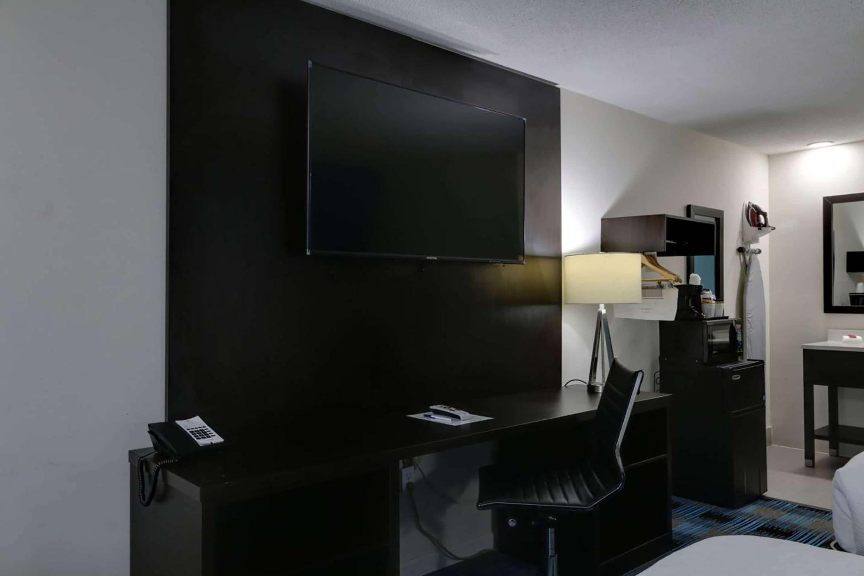 Travelodge by Wyndham Calhoun South I-75