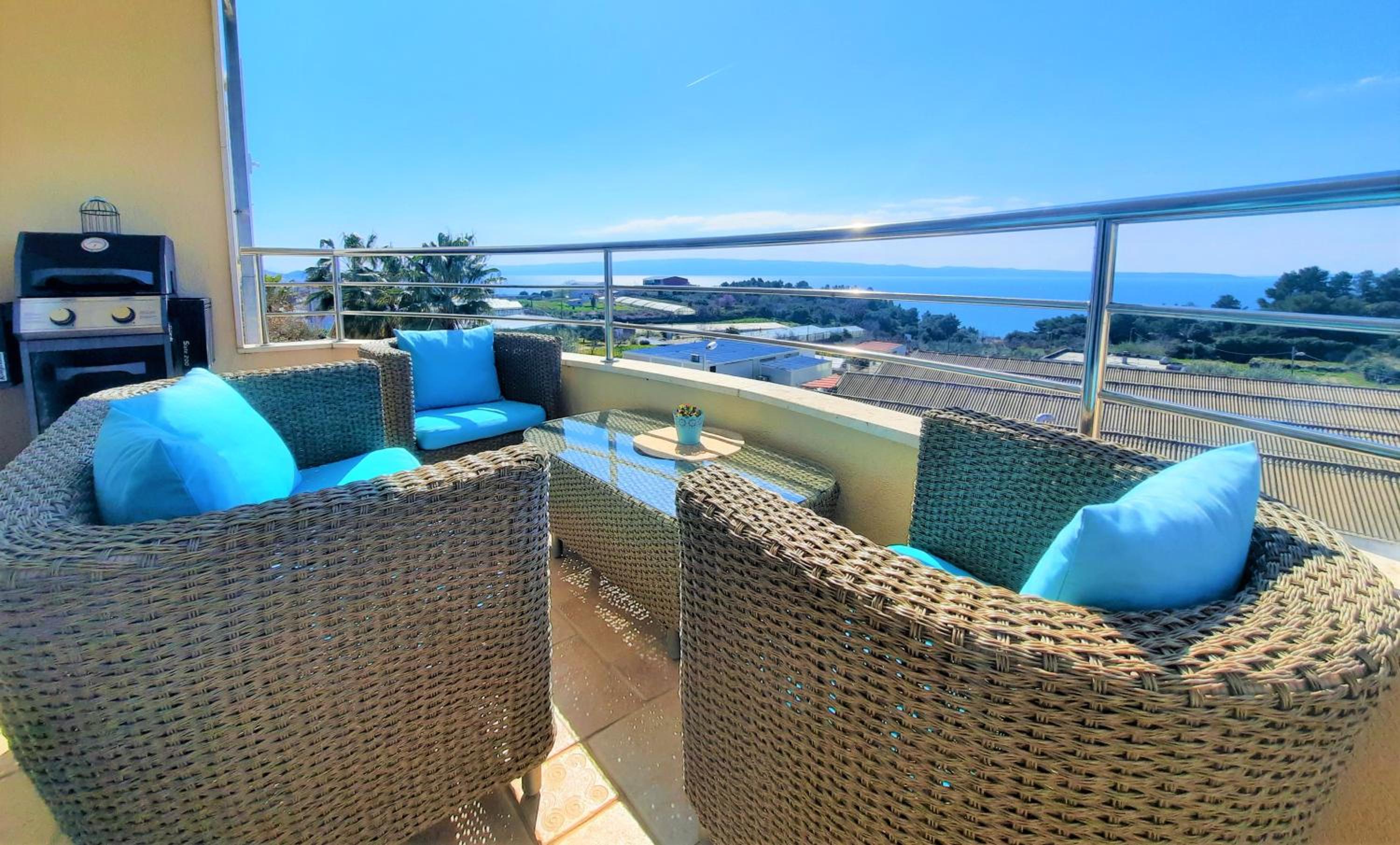 Hotel Sea View - Spacious Apartment With Shared Pool