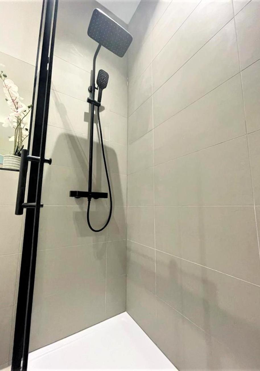 Trendy and Newly Reno'd 1 Bed Nr The Meadows view 5