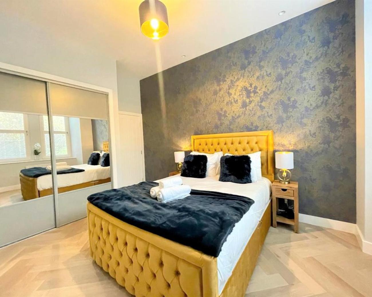 Trendy and Newly Reno'd 1 Bed Nr The Meadows view 2