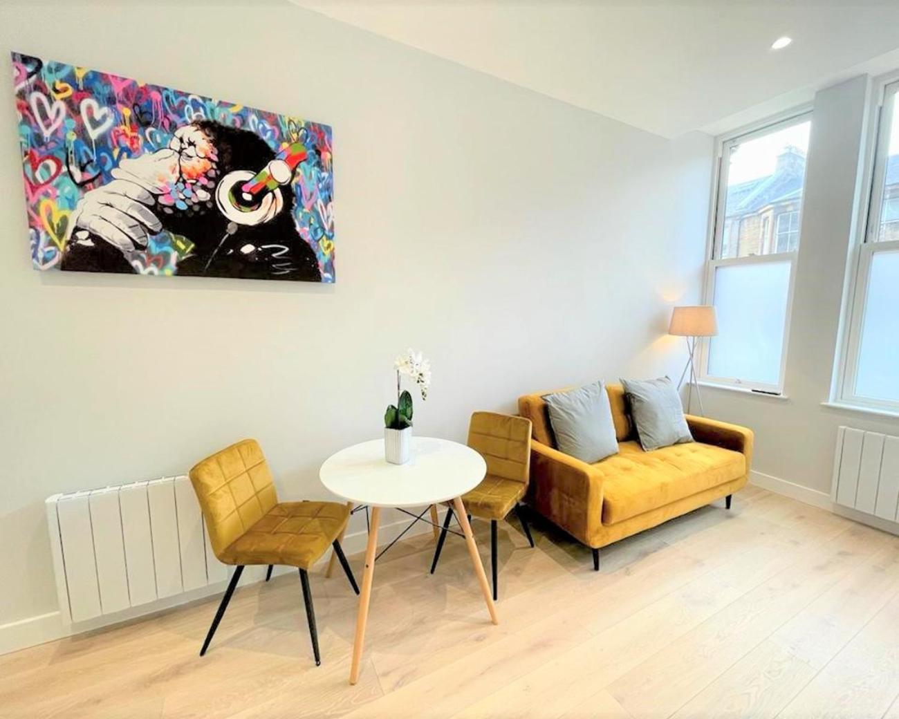 Chic, Newly Reno'd 1 Bed Open Plan, nr The Meadows view 4