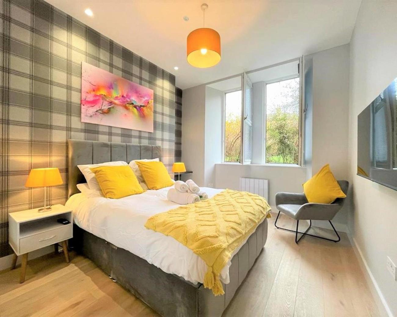 Chic, Newly Reno'd 1 Bed Open Plan, nr The Meadows view 2