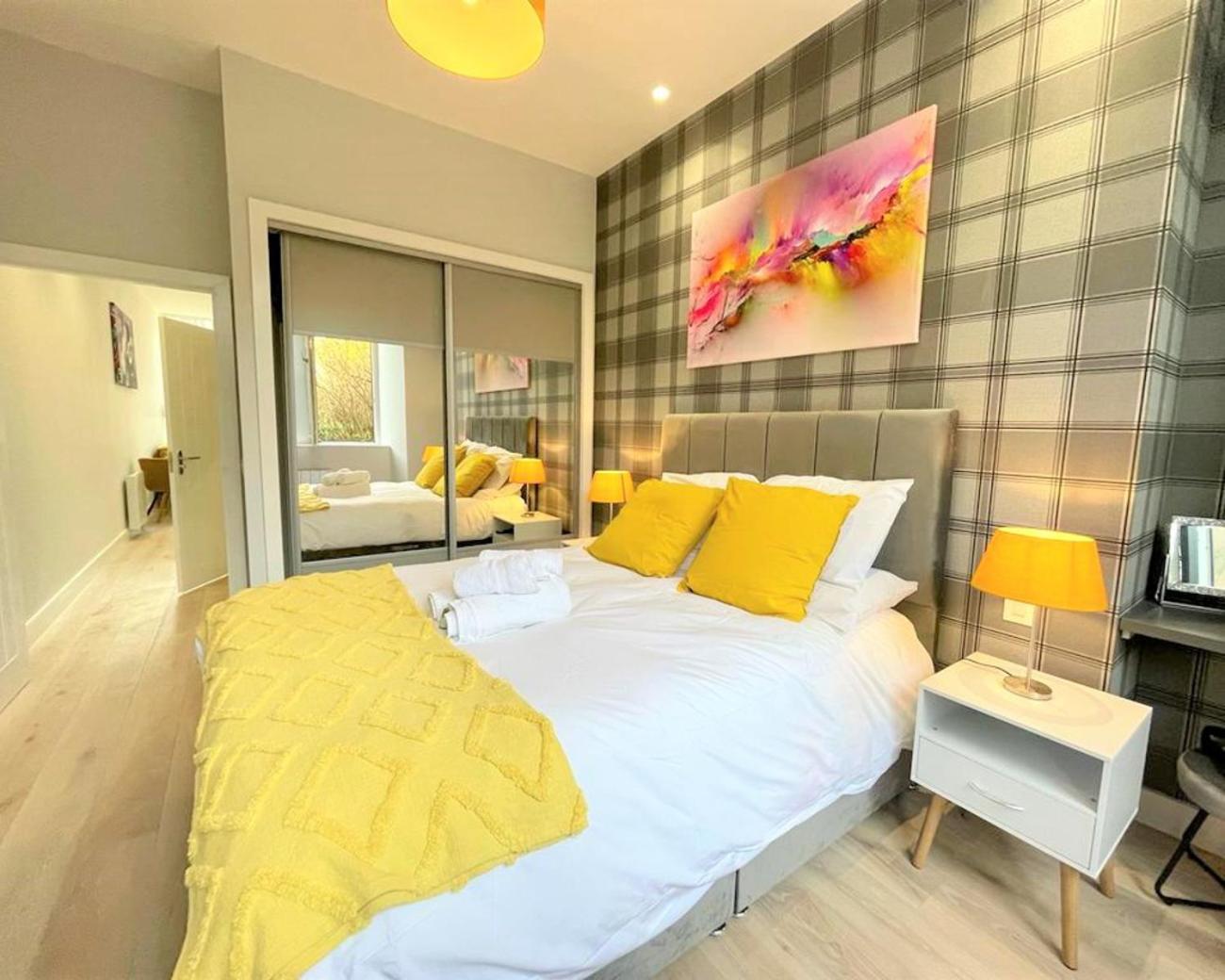 Chic, Newly Reno'd 1 Bed Open Plan, nr The Meadows view 5