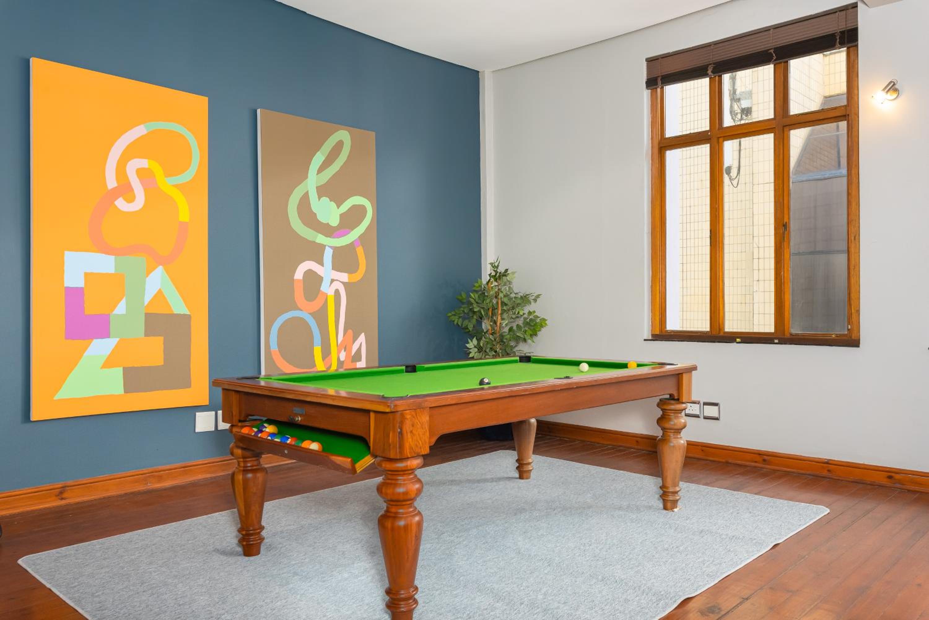 Inner City New York Style Loft, Pool Table