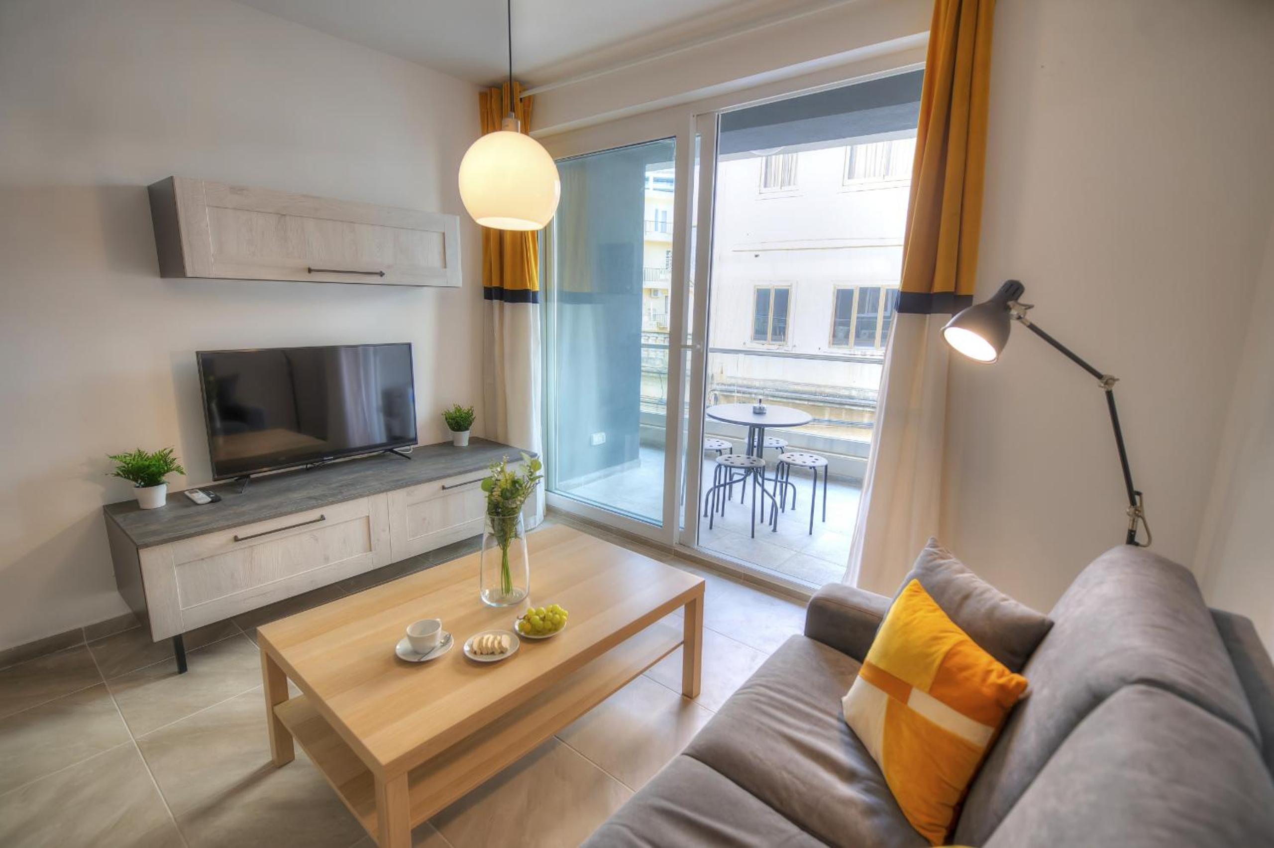 Bright and beautifully furnished apartment close to seafront BFRA1-2 photo 2