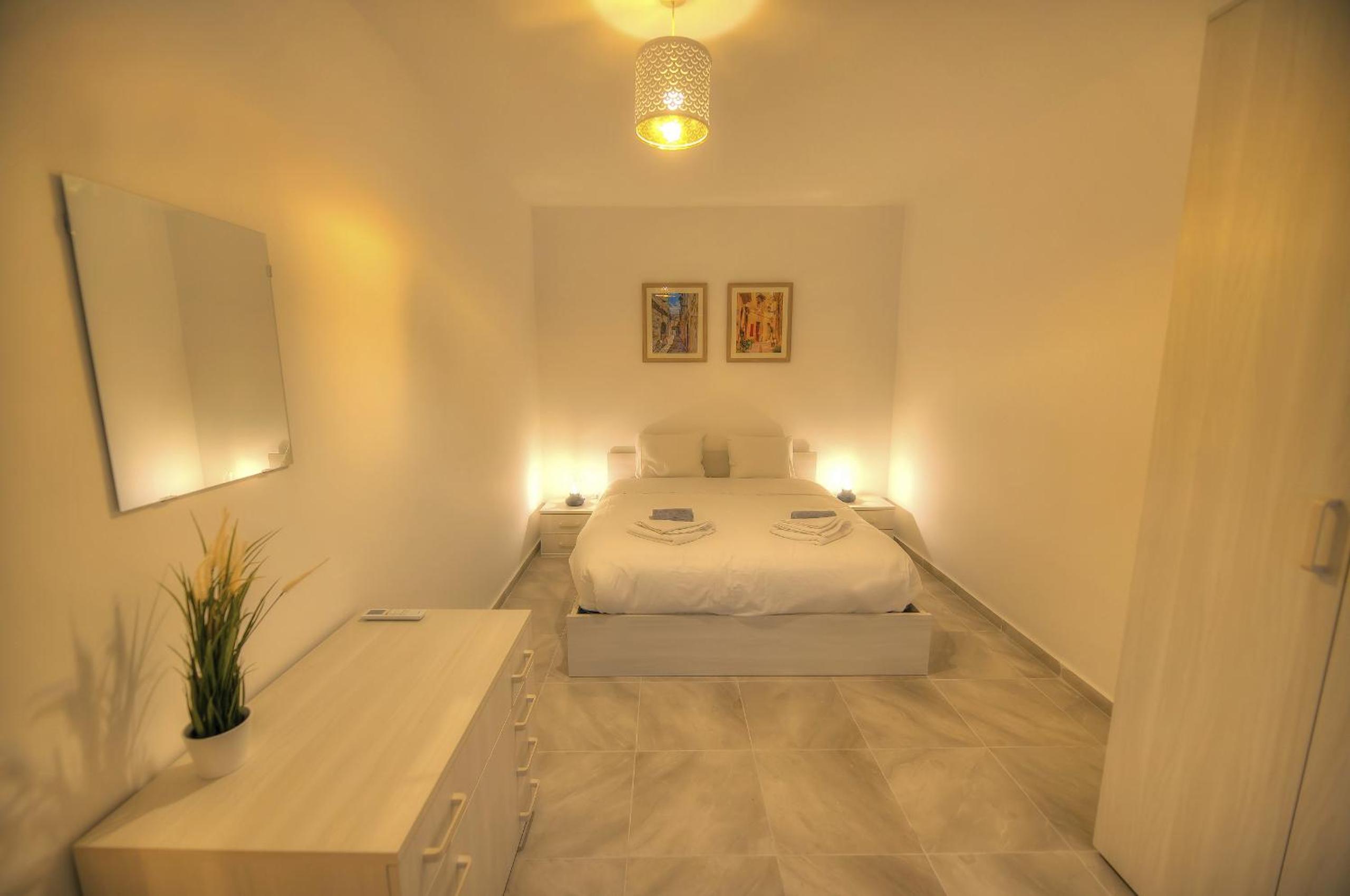 Bright and beautifully furnished apartment close to seafront BFRA1-2 photo 4