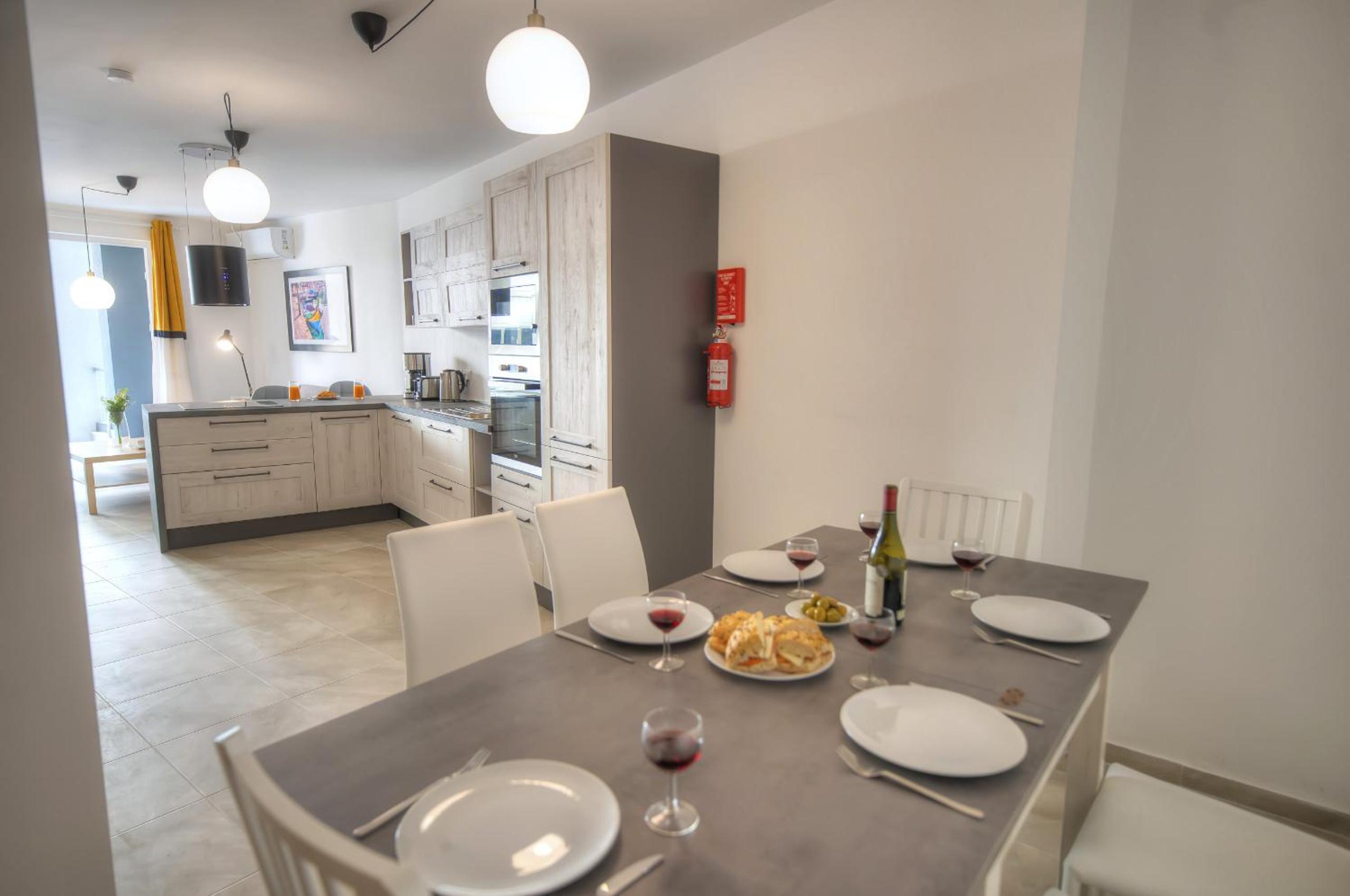 Bright and beautifully furnished apartment close to seafront BFRA1-2 photo 5