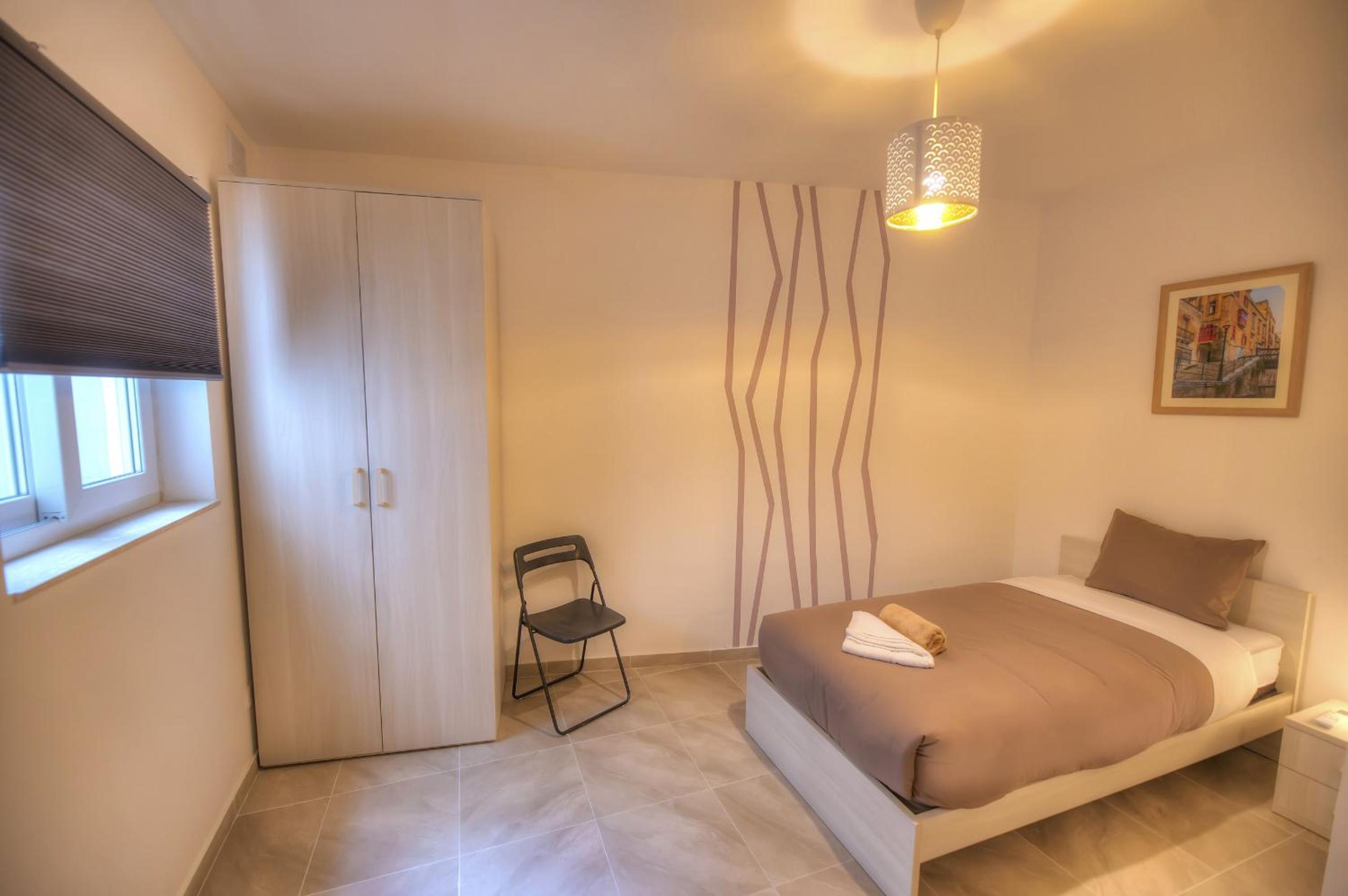 Bright and beautifully furnished apartment close to seafront BFRA1-2 view 3