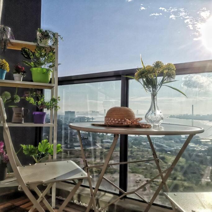R&F Mall,Country Style Seaview 2 bedrooms