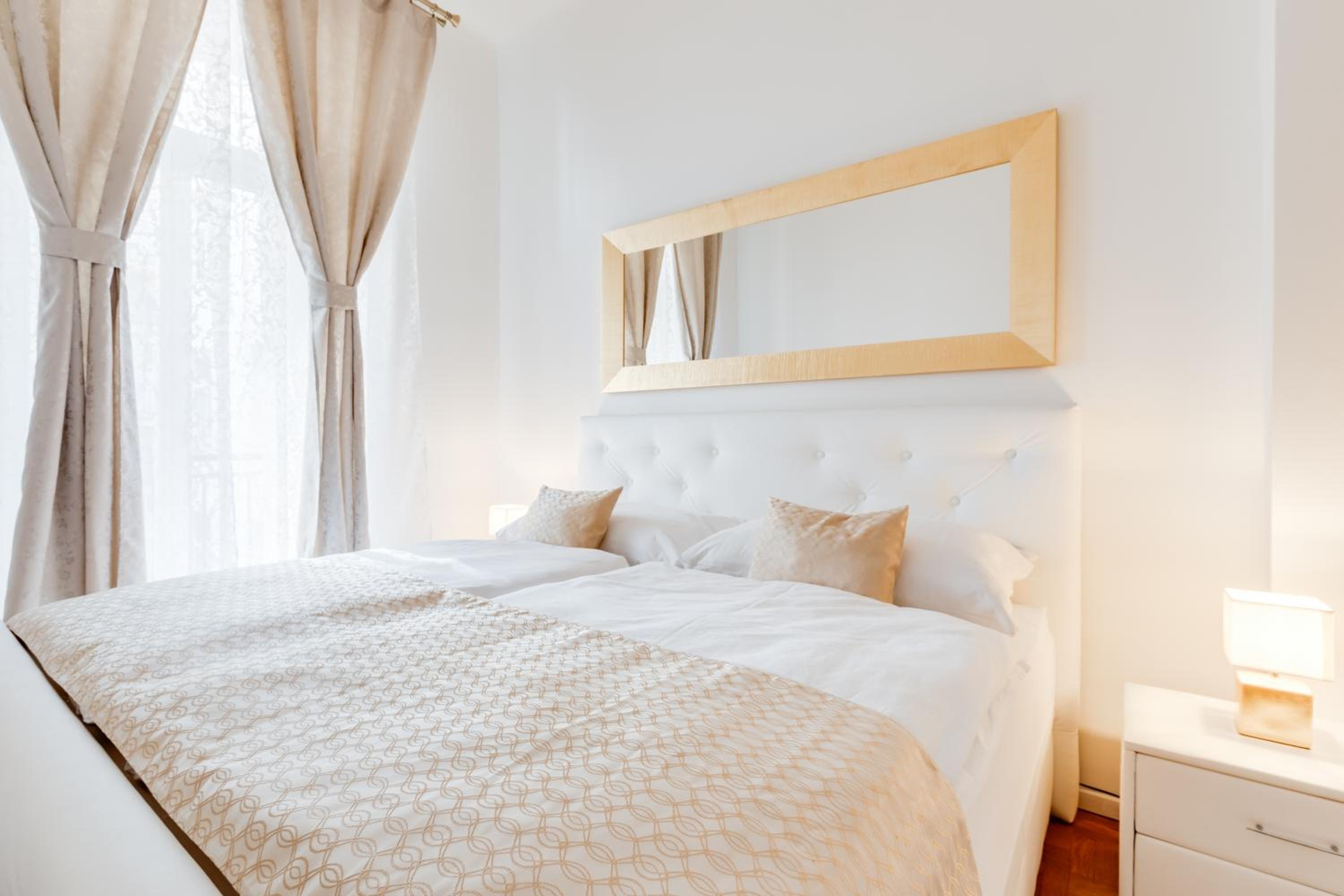 Luxury Riverside Apartments In The Center Of Prague